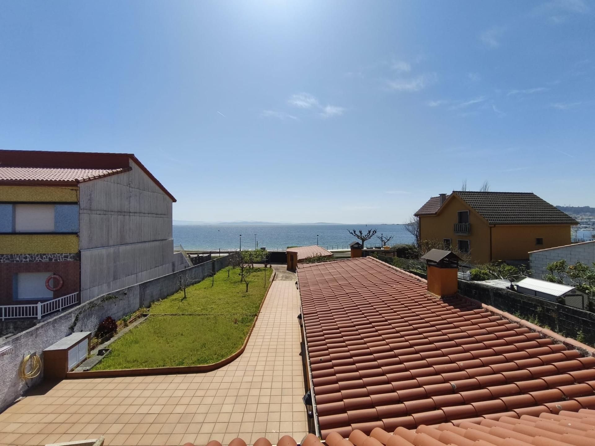 Photo 8 of the listing.