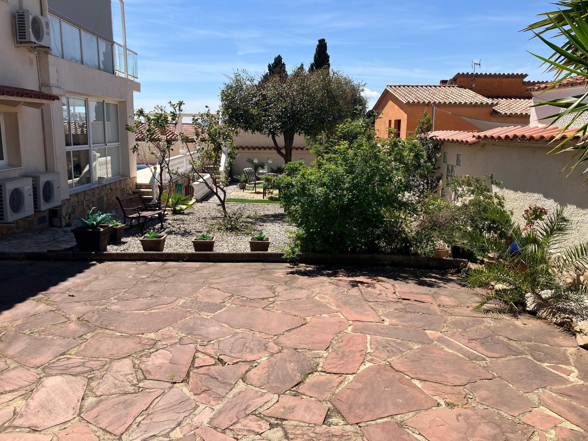 Photo 8 of the listing.