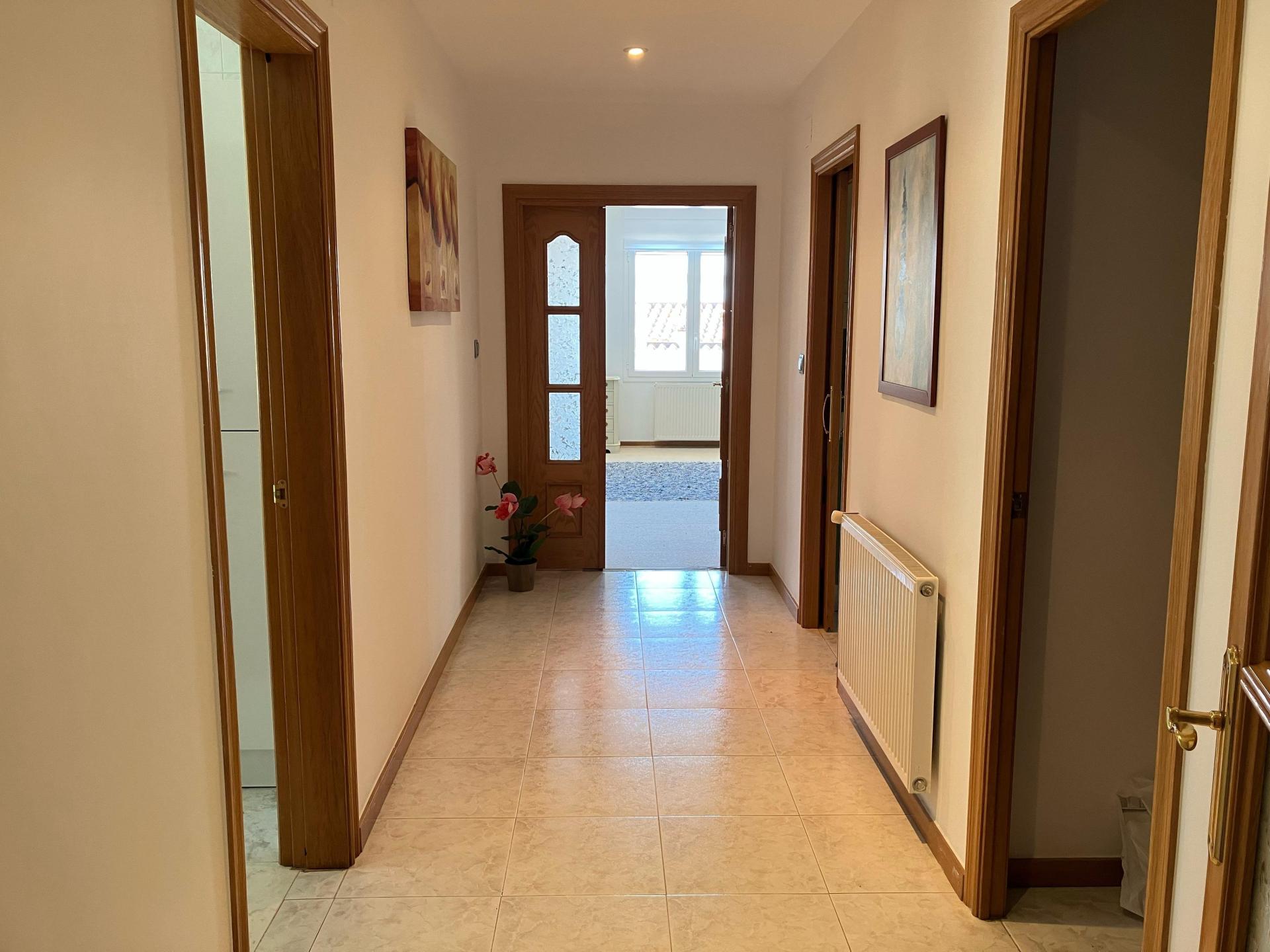 Photo 5 of the listing.