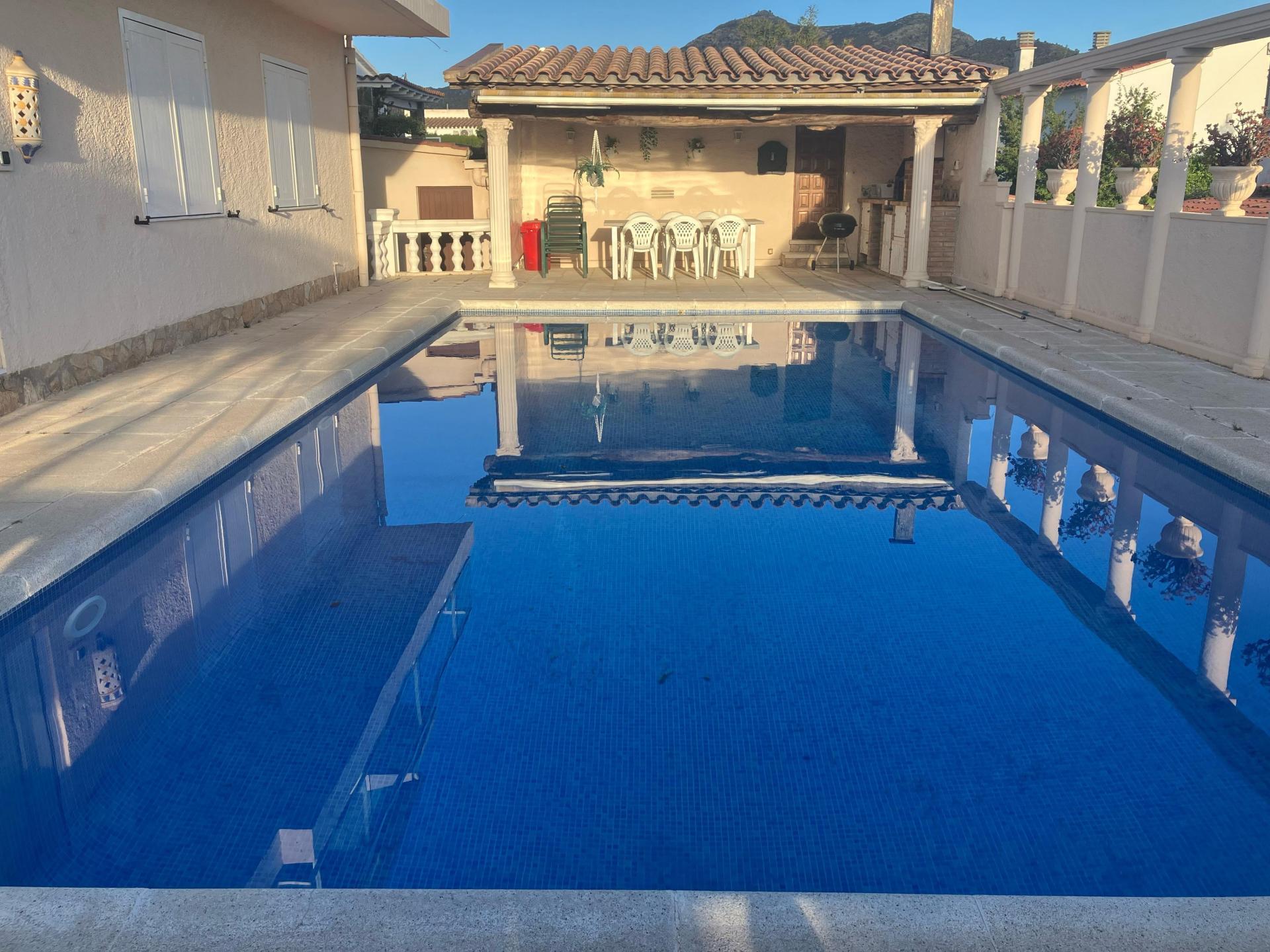 Photo 6 of the listing.