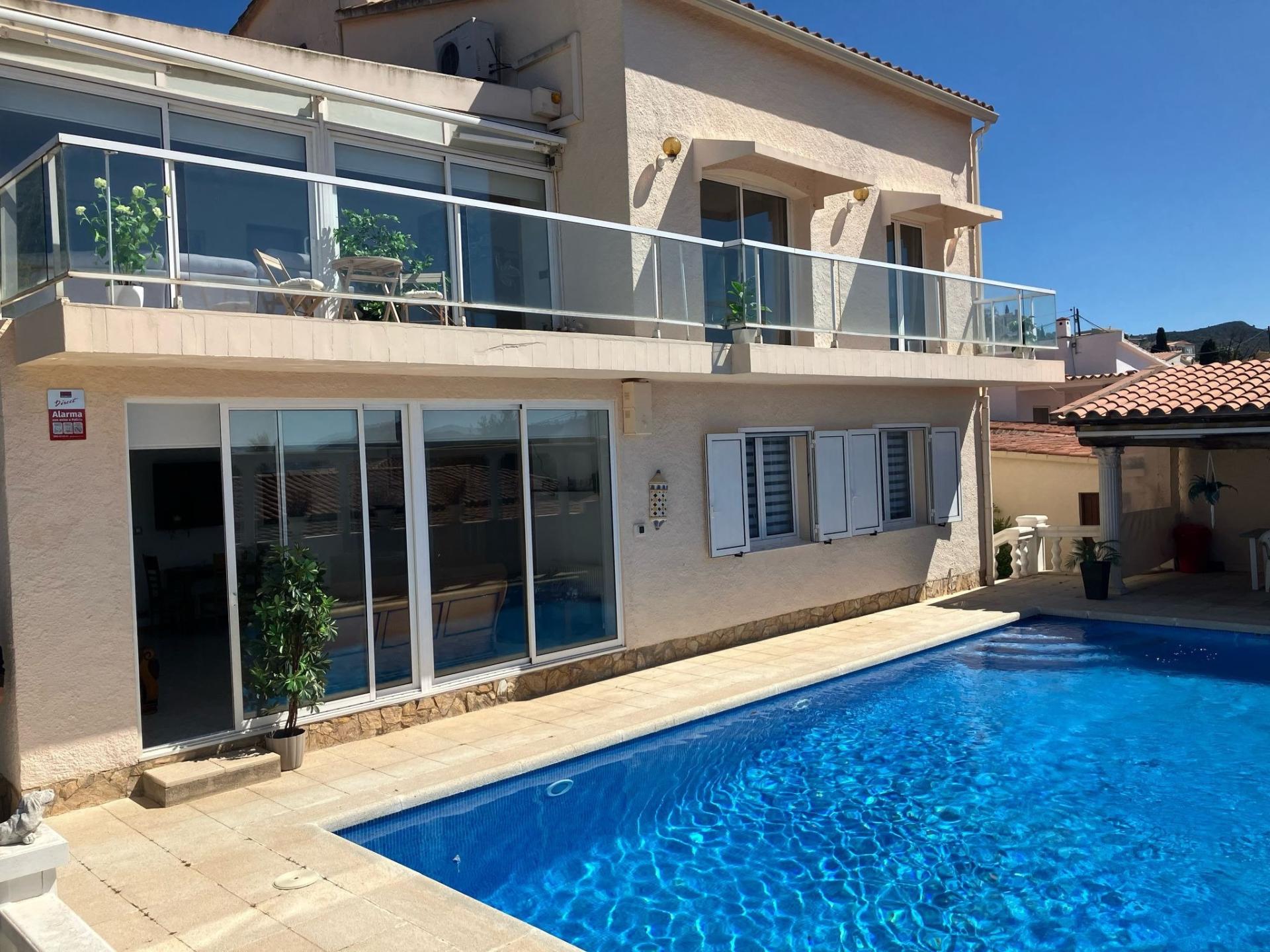 Photo 3 of the listing.