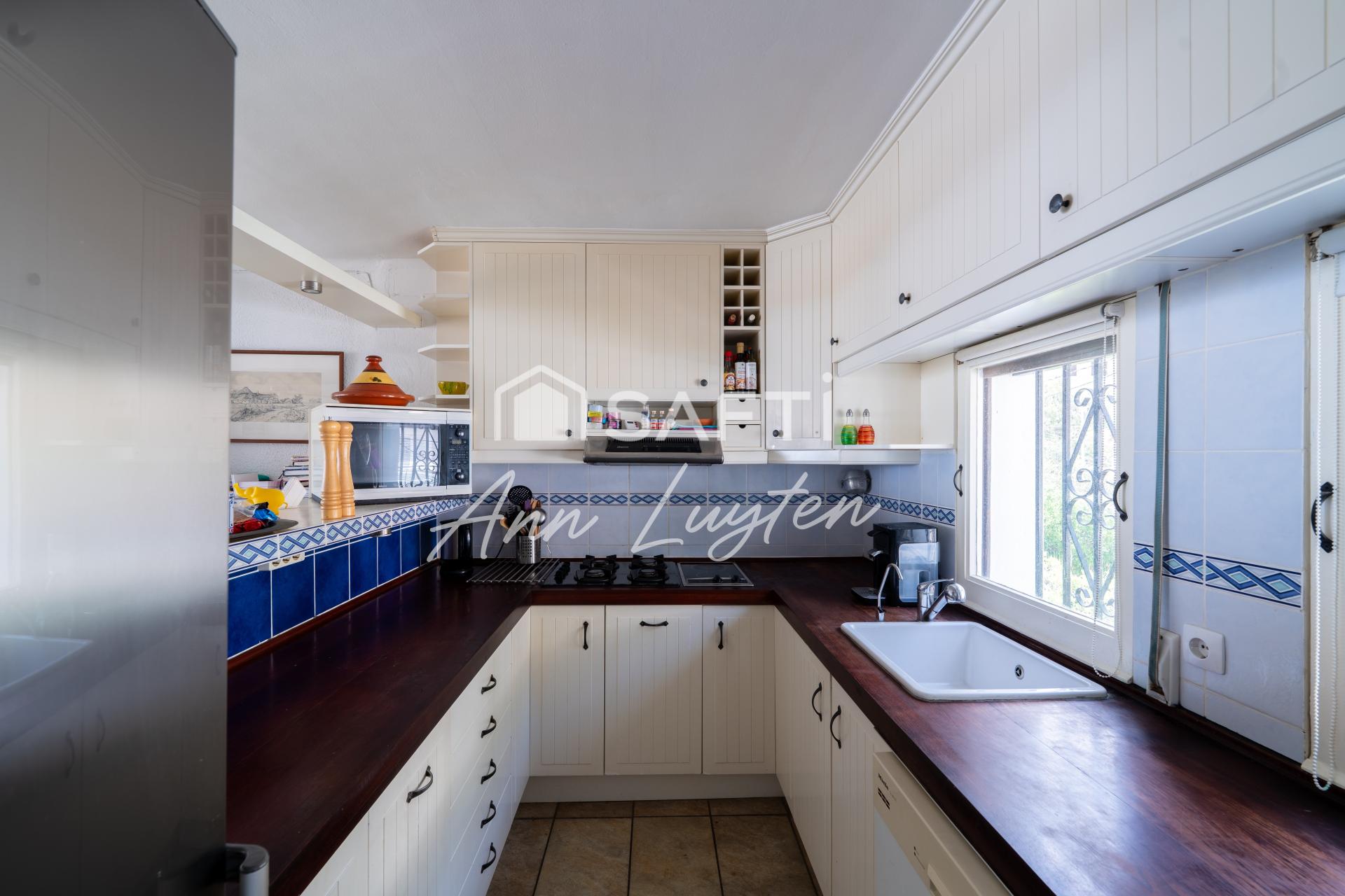 Photo 8 of the listing.