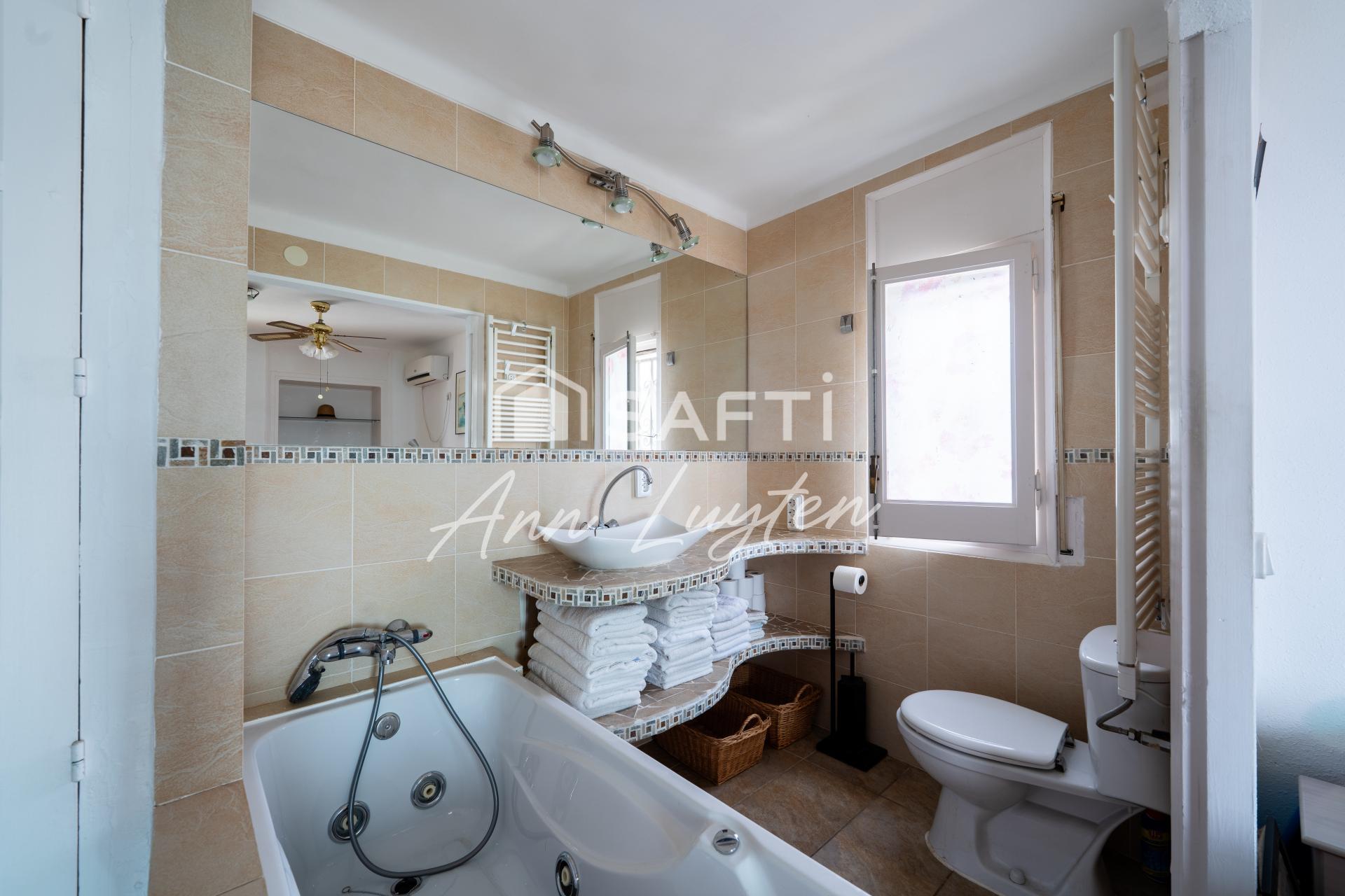 Photo 7 of the listing.