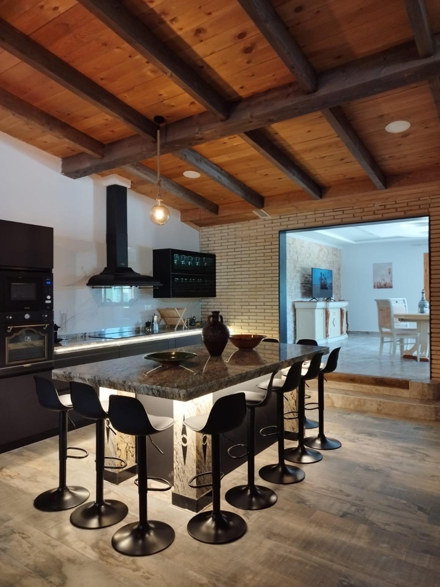 Photo 11 of the listing.