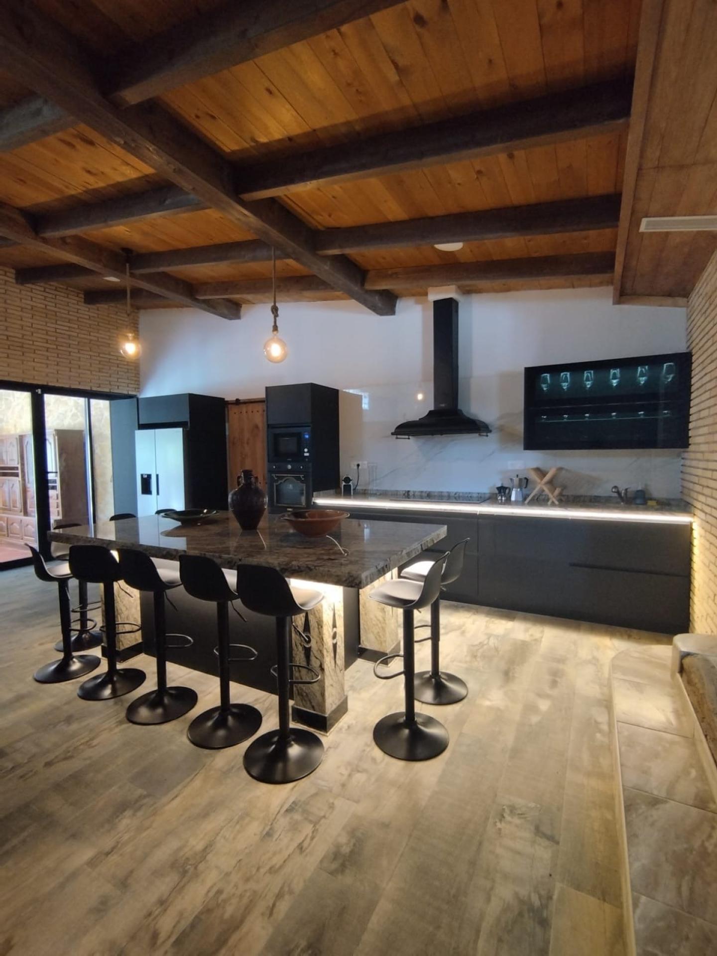 Photo 10 of the listing.