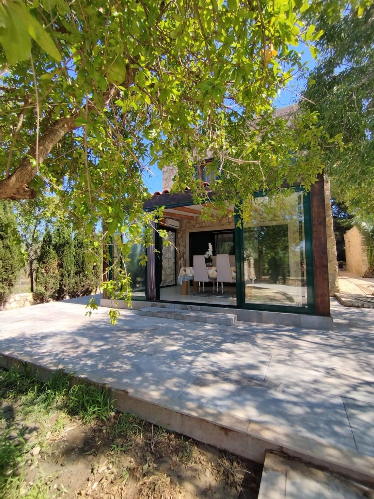 Photo 3 of the listing.