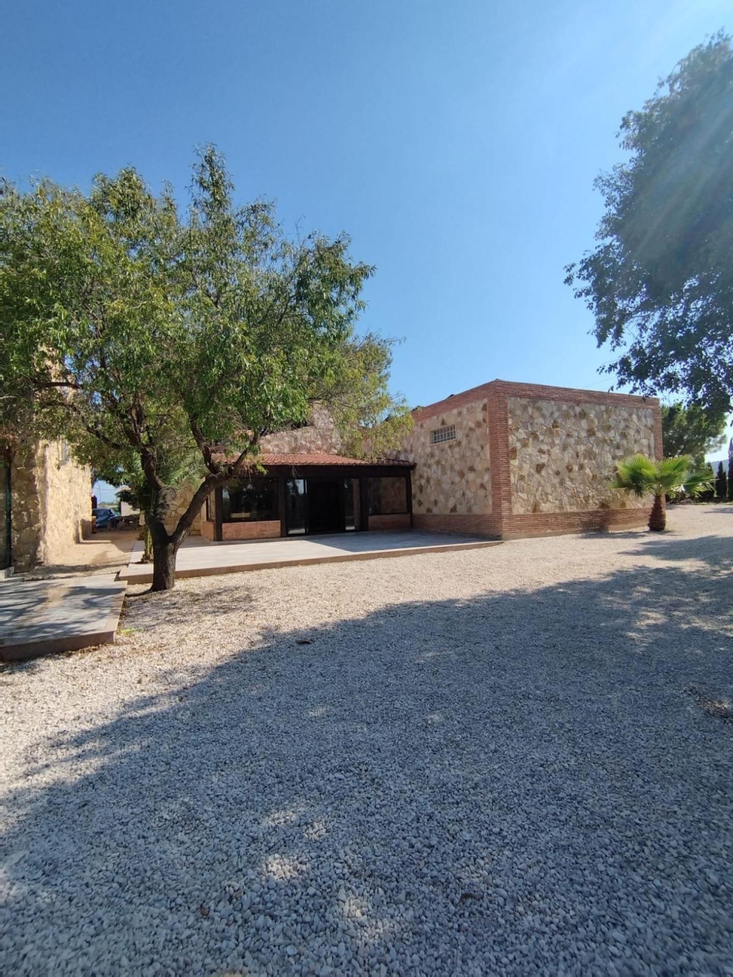 Photo 4 of the listing.