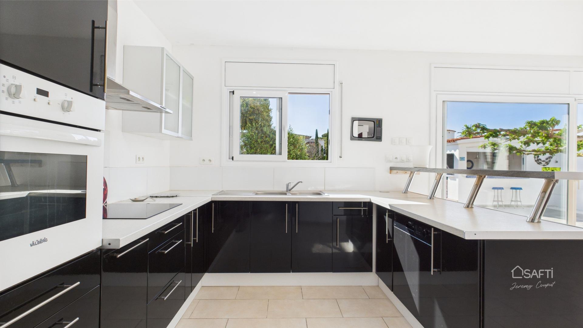 Photo 10 of the listing.