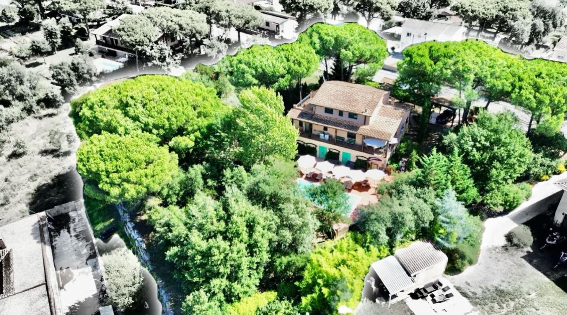 Photo 3 of the listing.