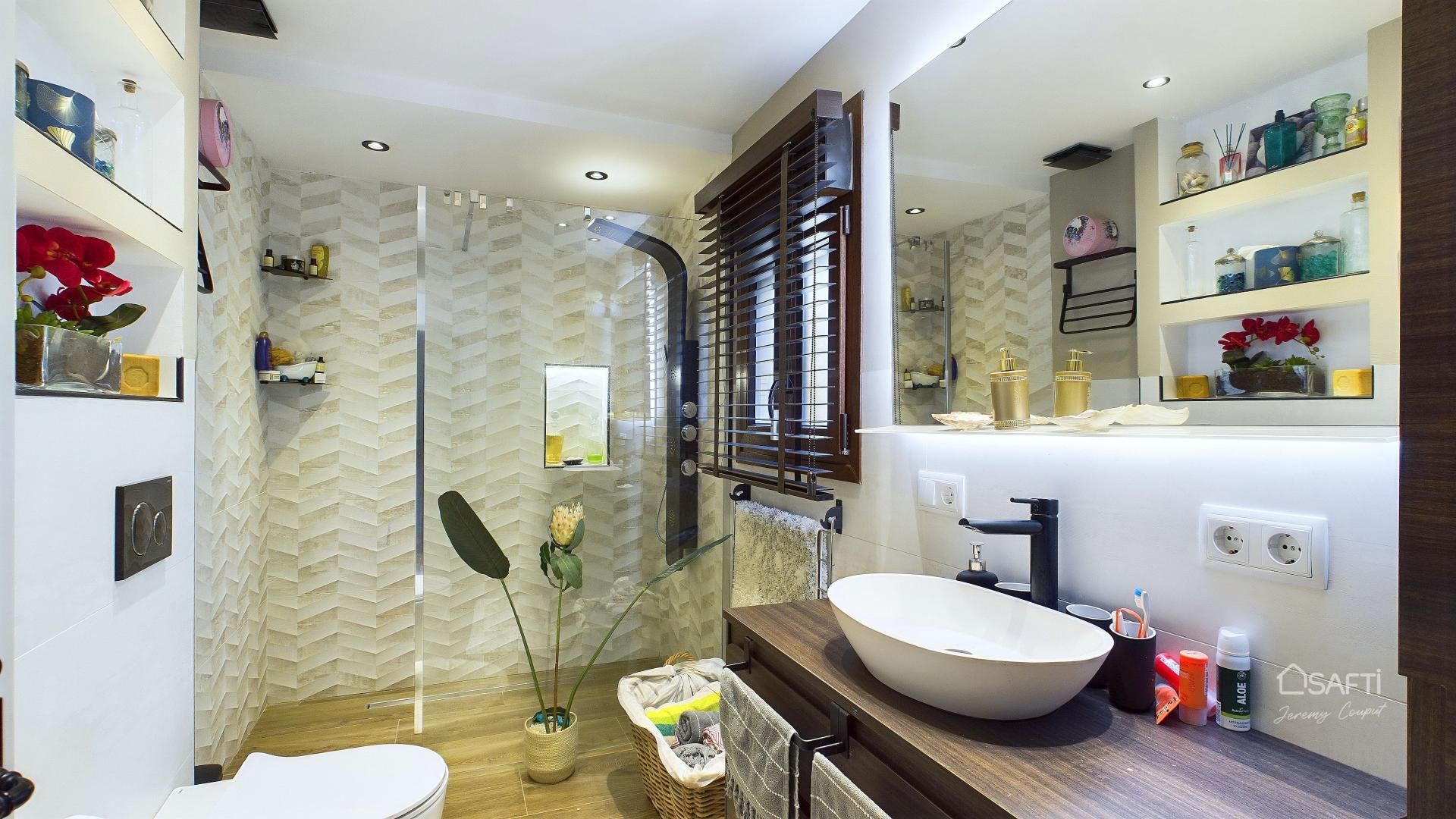 Photo 12 of the listing.