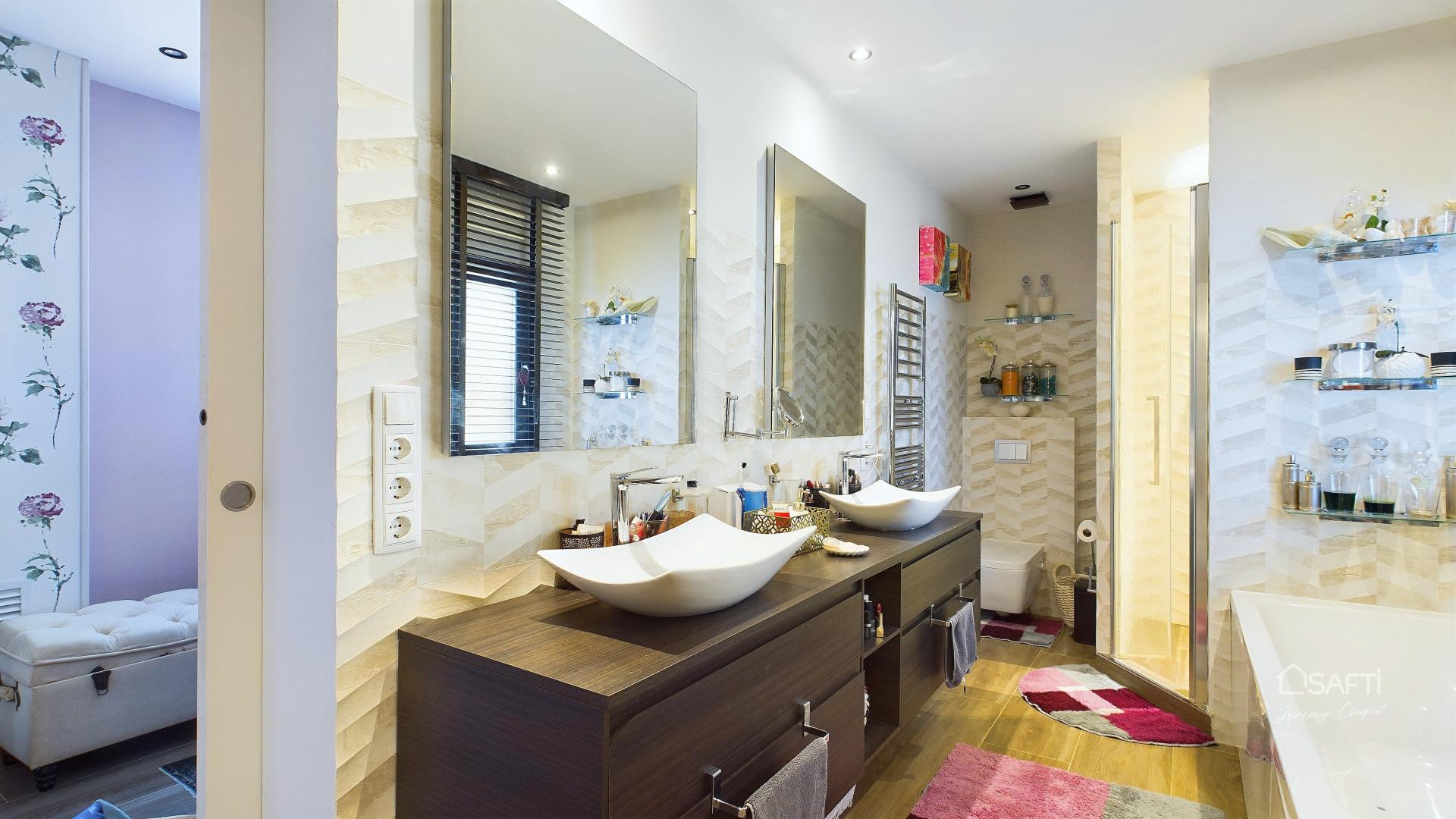 Photo 8 of the listing.