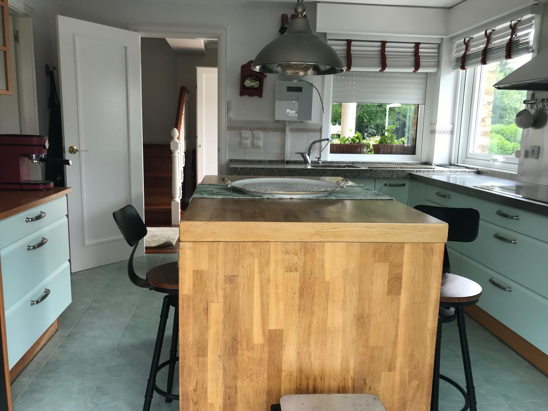 Photo 8 of the listing.