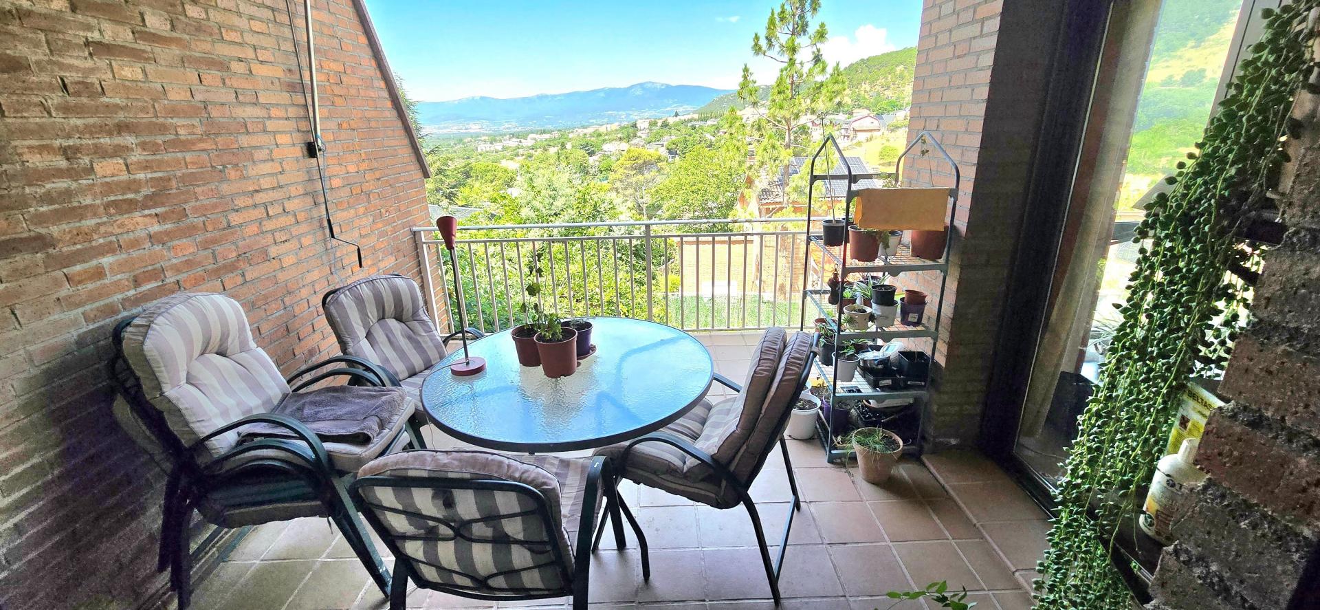 Photo 9 of the listing.