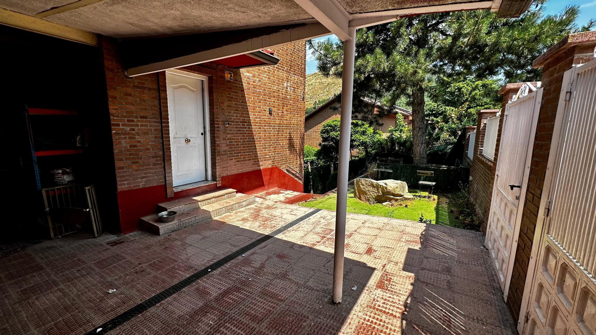 Photo 19 of the listing.