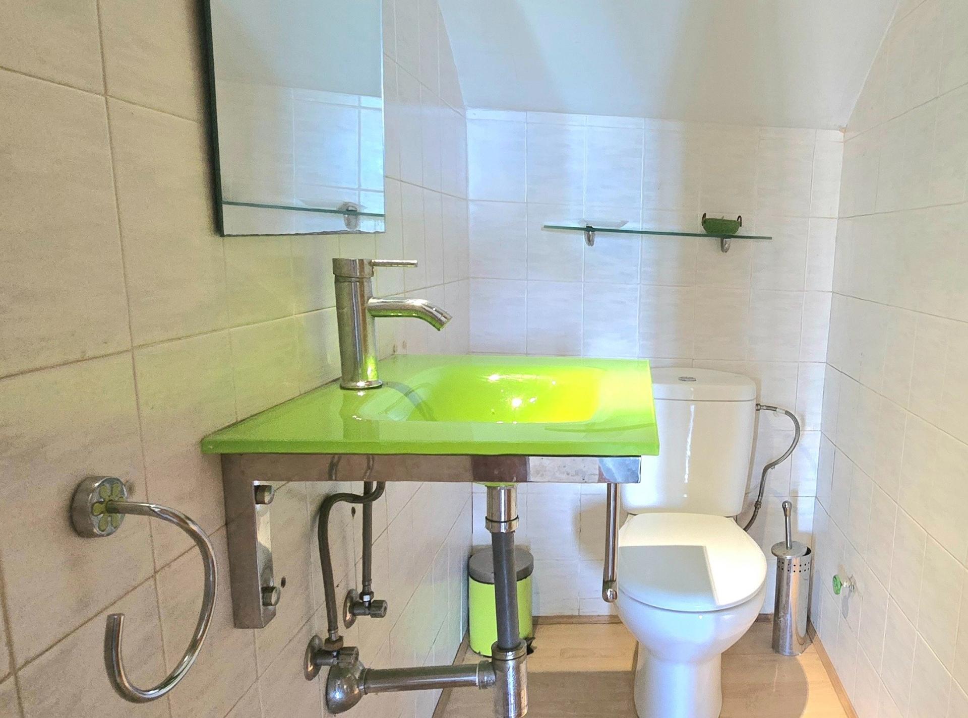 Photo 6 of the listing.