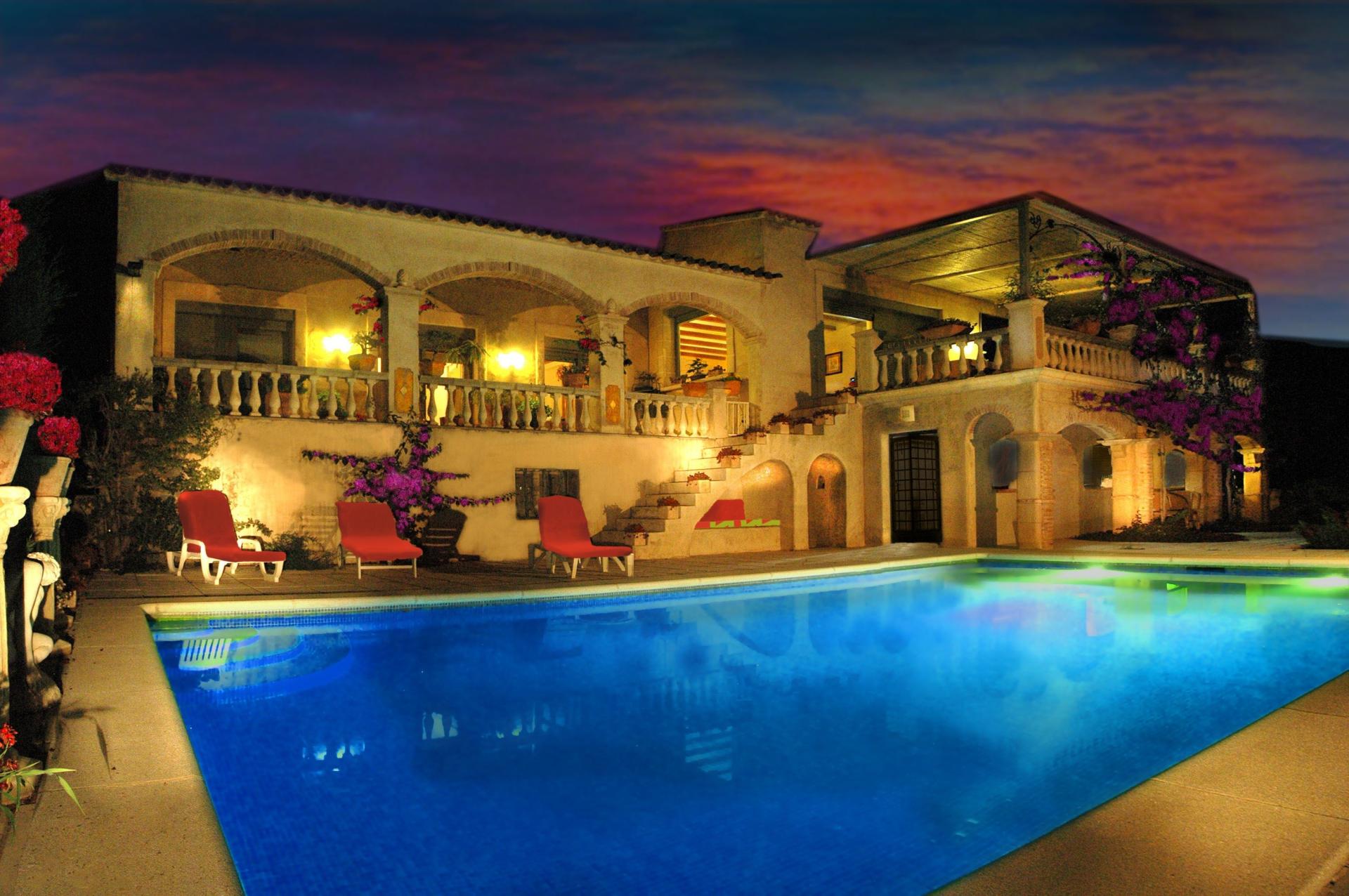 Photo 2 of the listing.