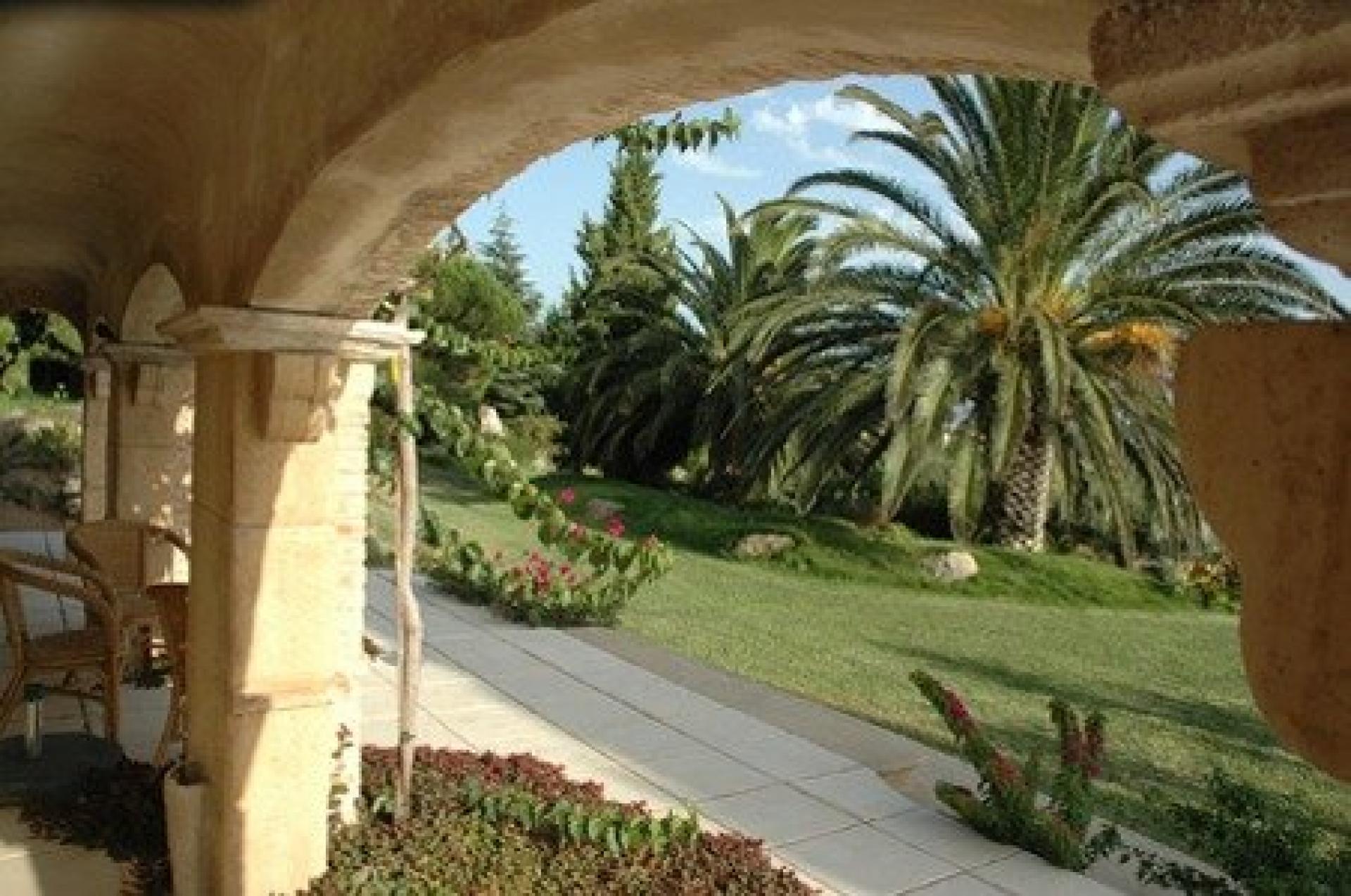 Photo 5 of the listing.