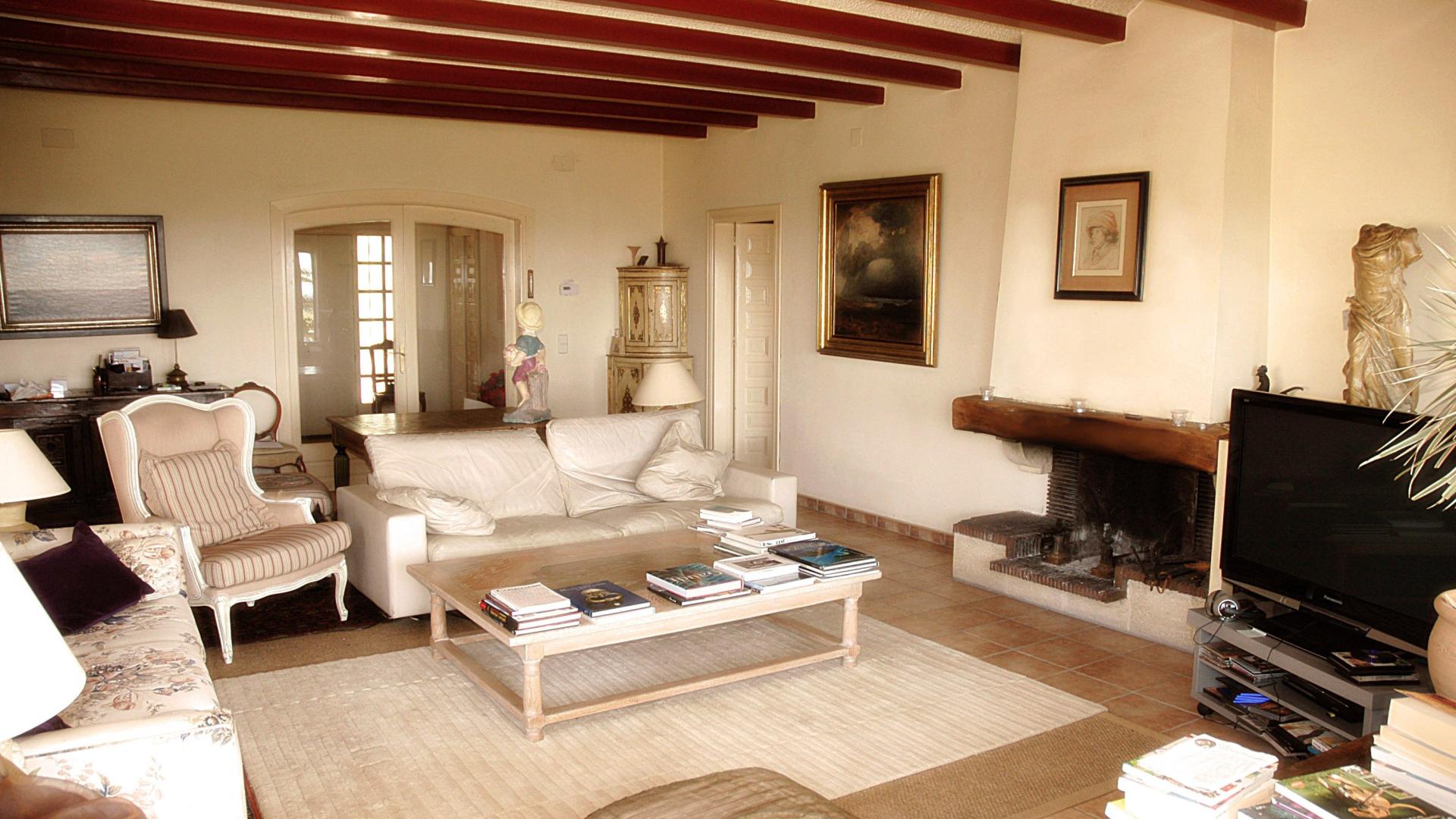 Photo 9 of the listing.