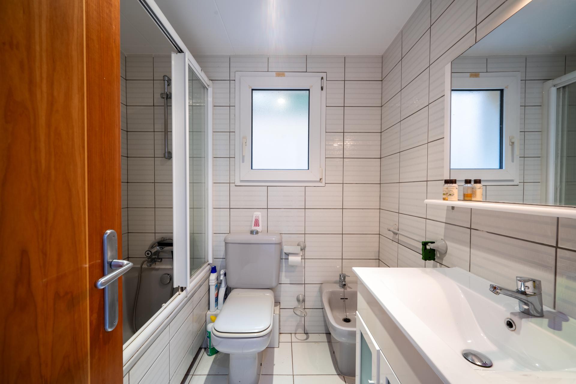 Photo 12 of the listing.