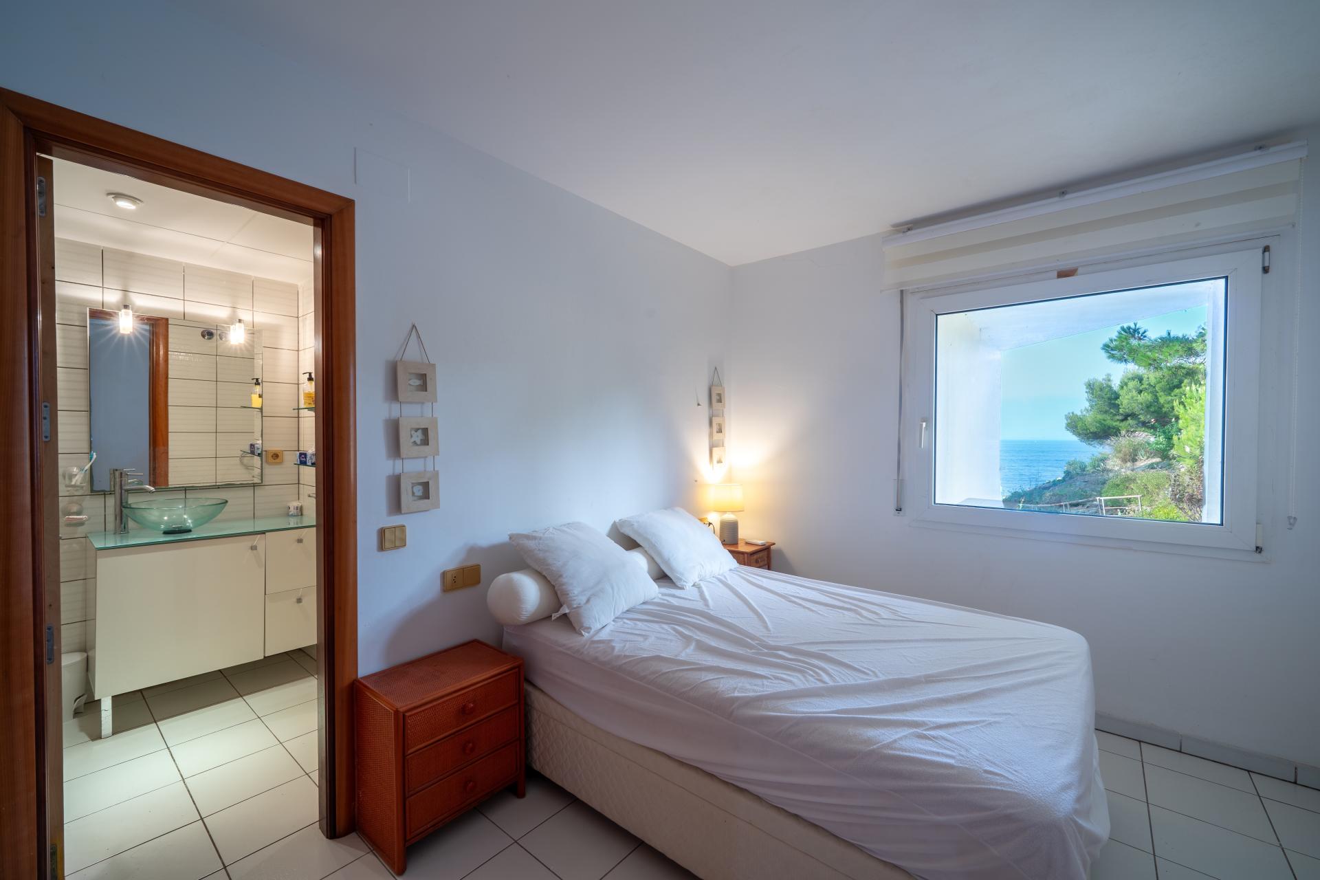 Photo 6 of the listing.