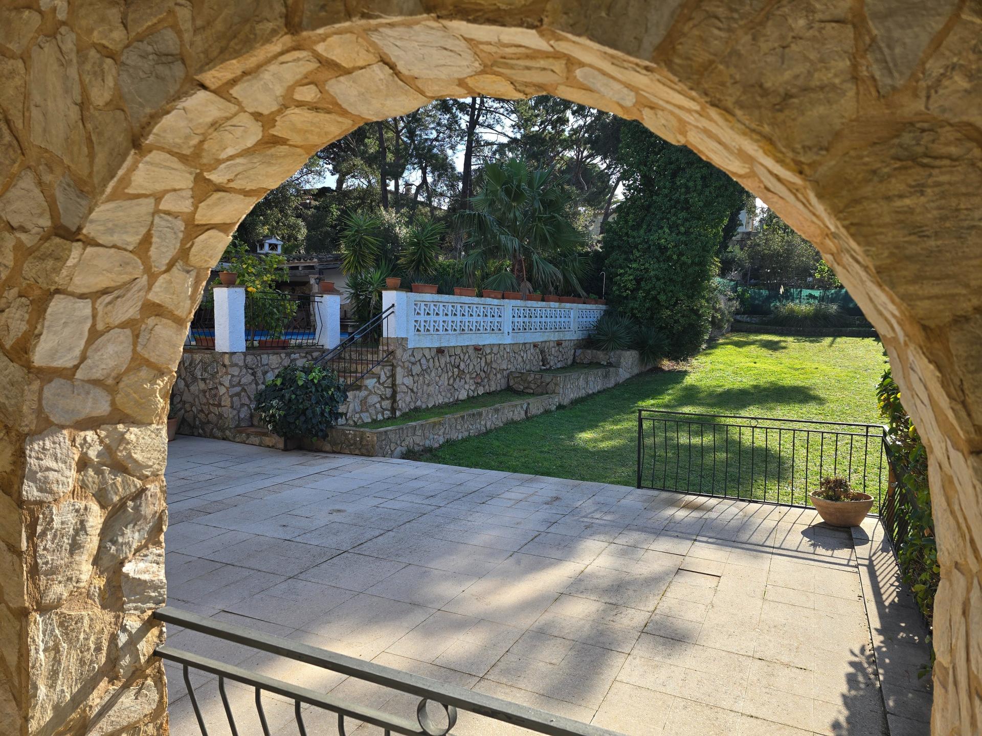 Photo 10 of the listing.