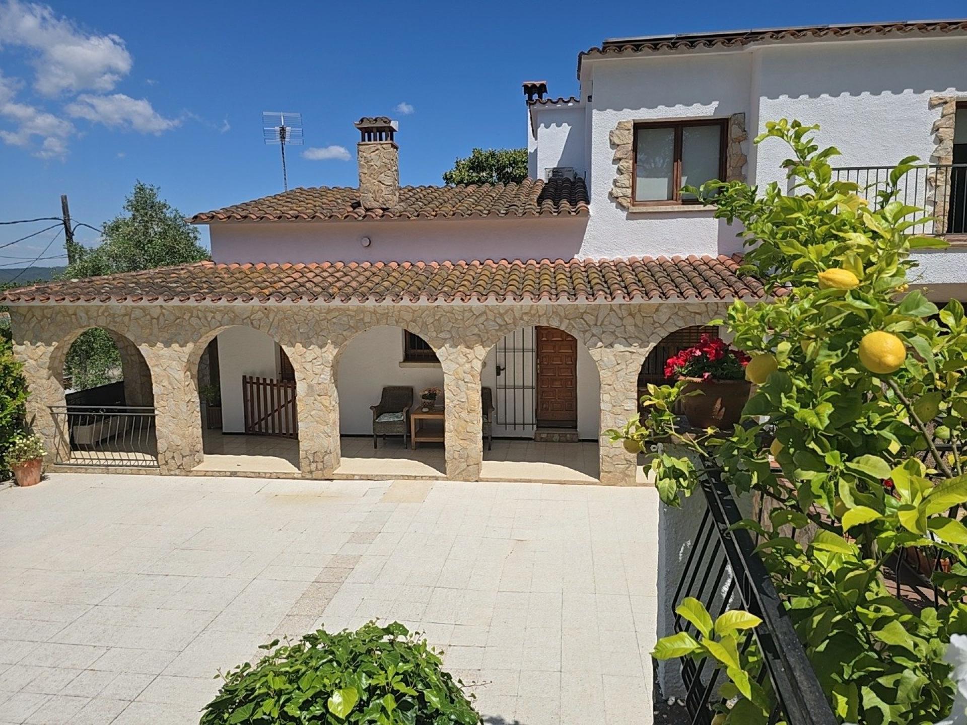 Photo 6 of the listing.