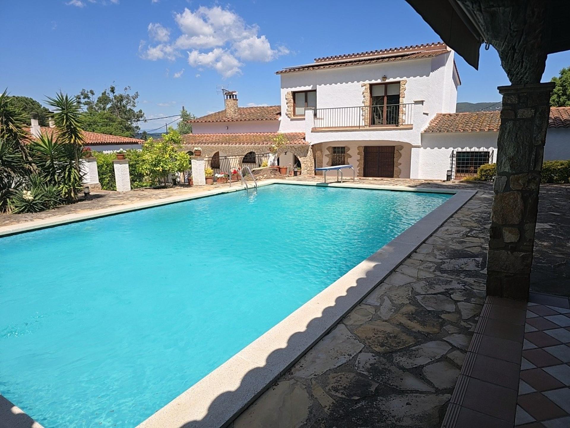 Photo 8 of the listing.