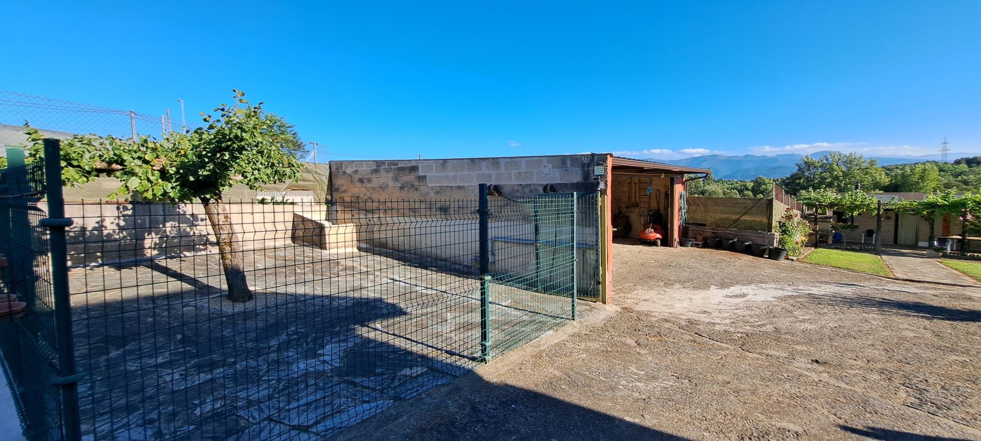 Photo 6 of the listing.