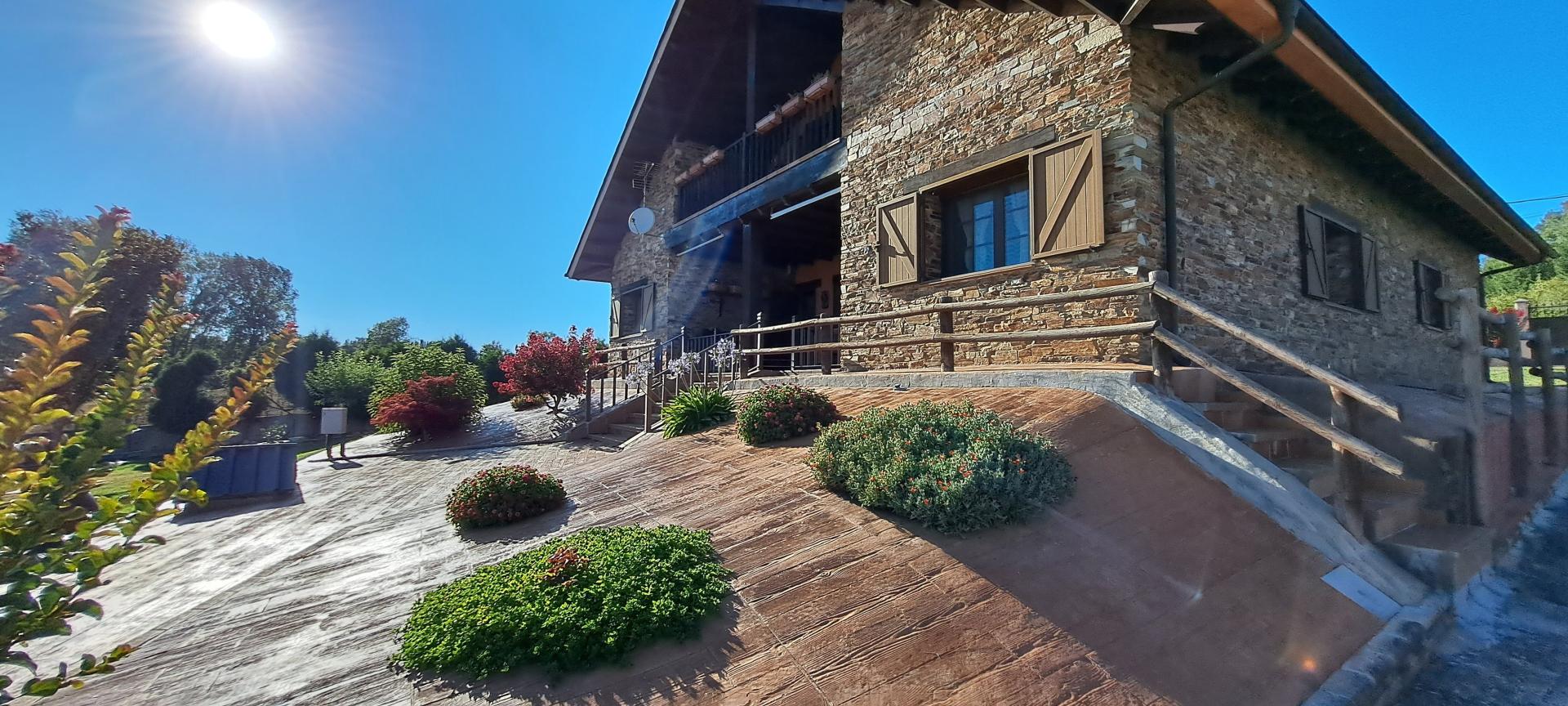 Photo 8 of the listing.