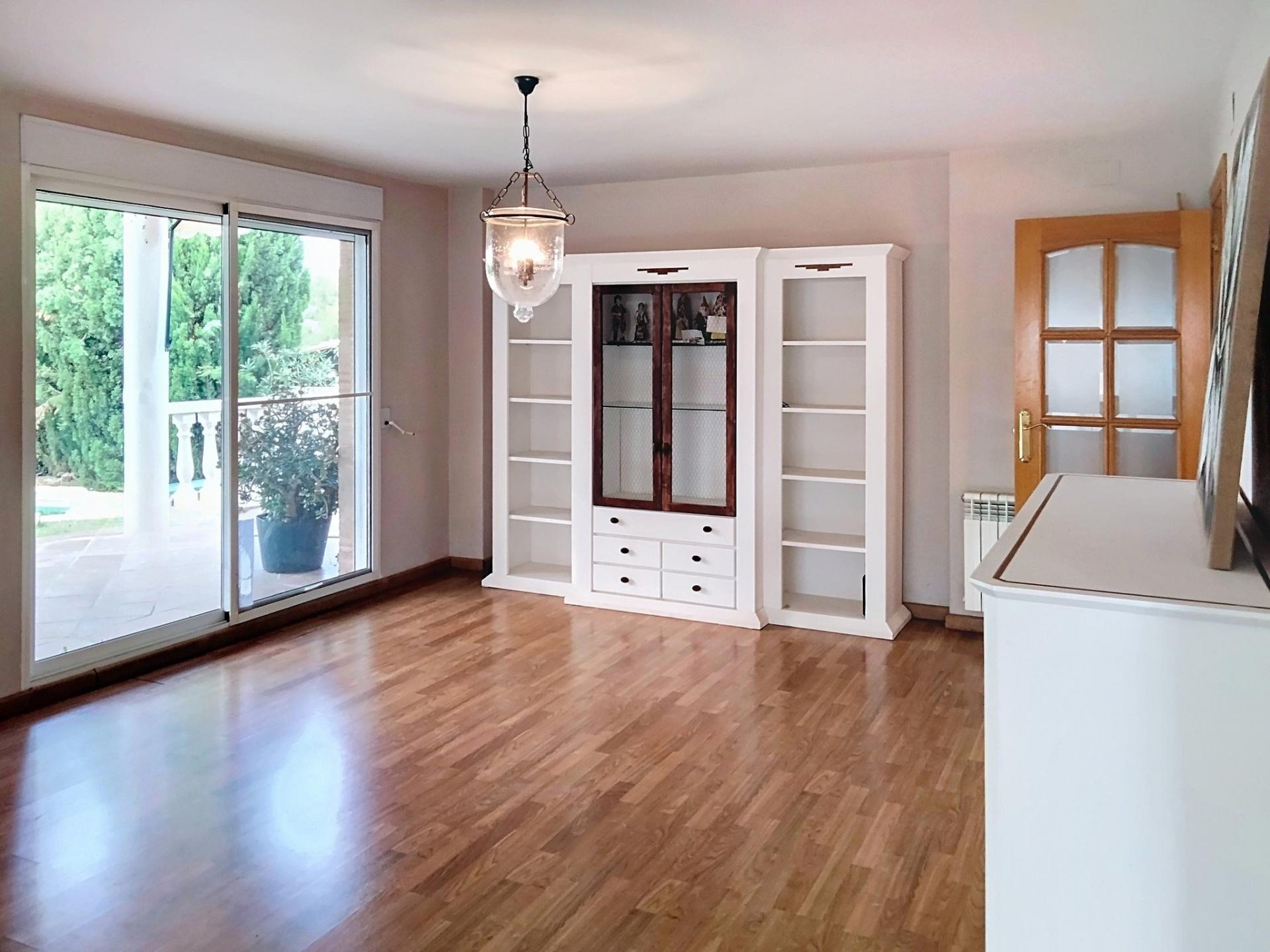 Photo 8 of the listing.