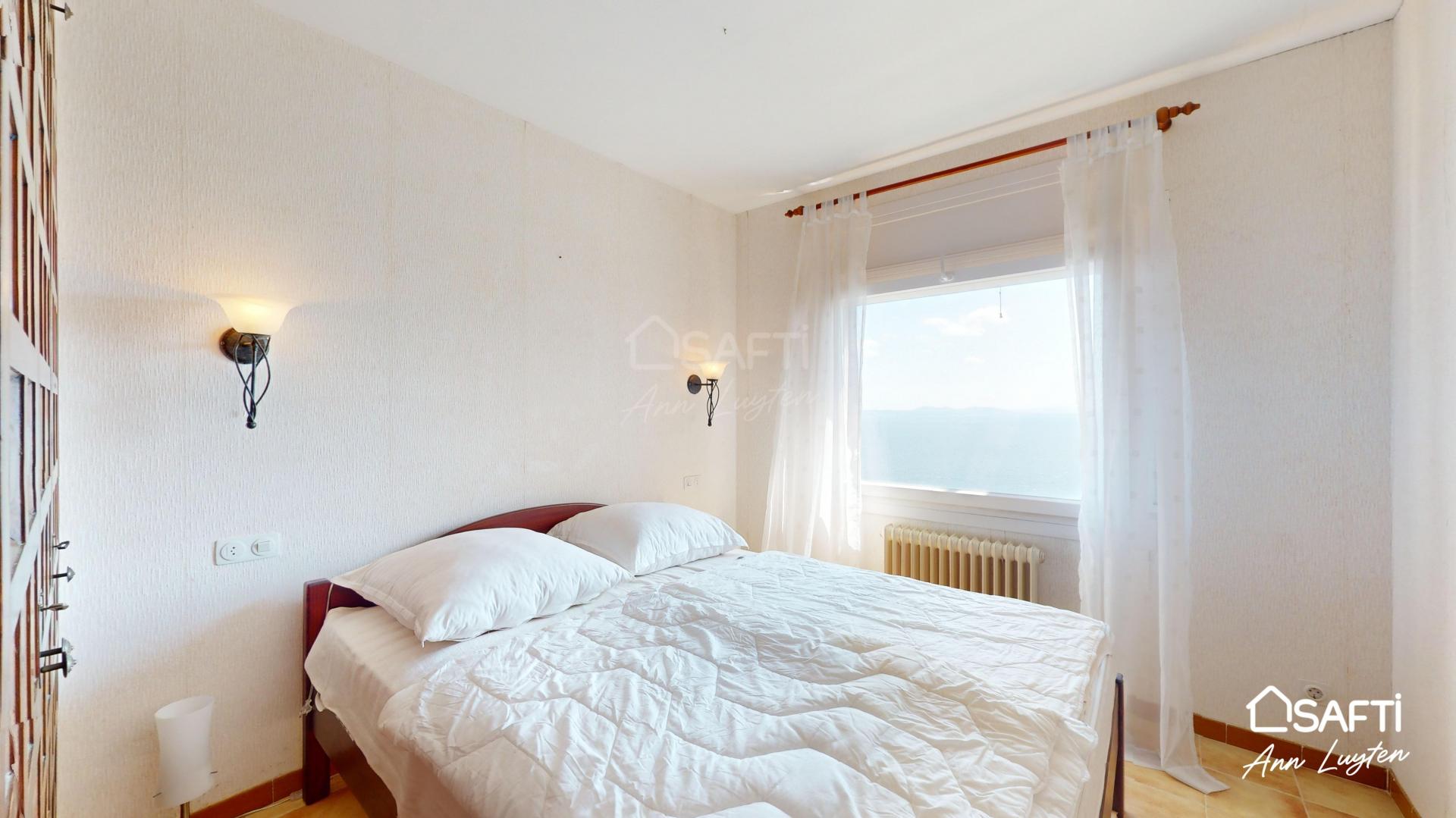 Photo 8 of the listing.