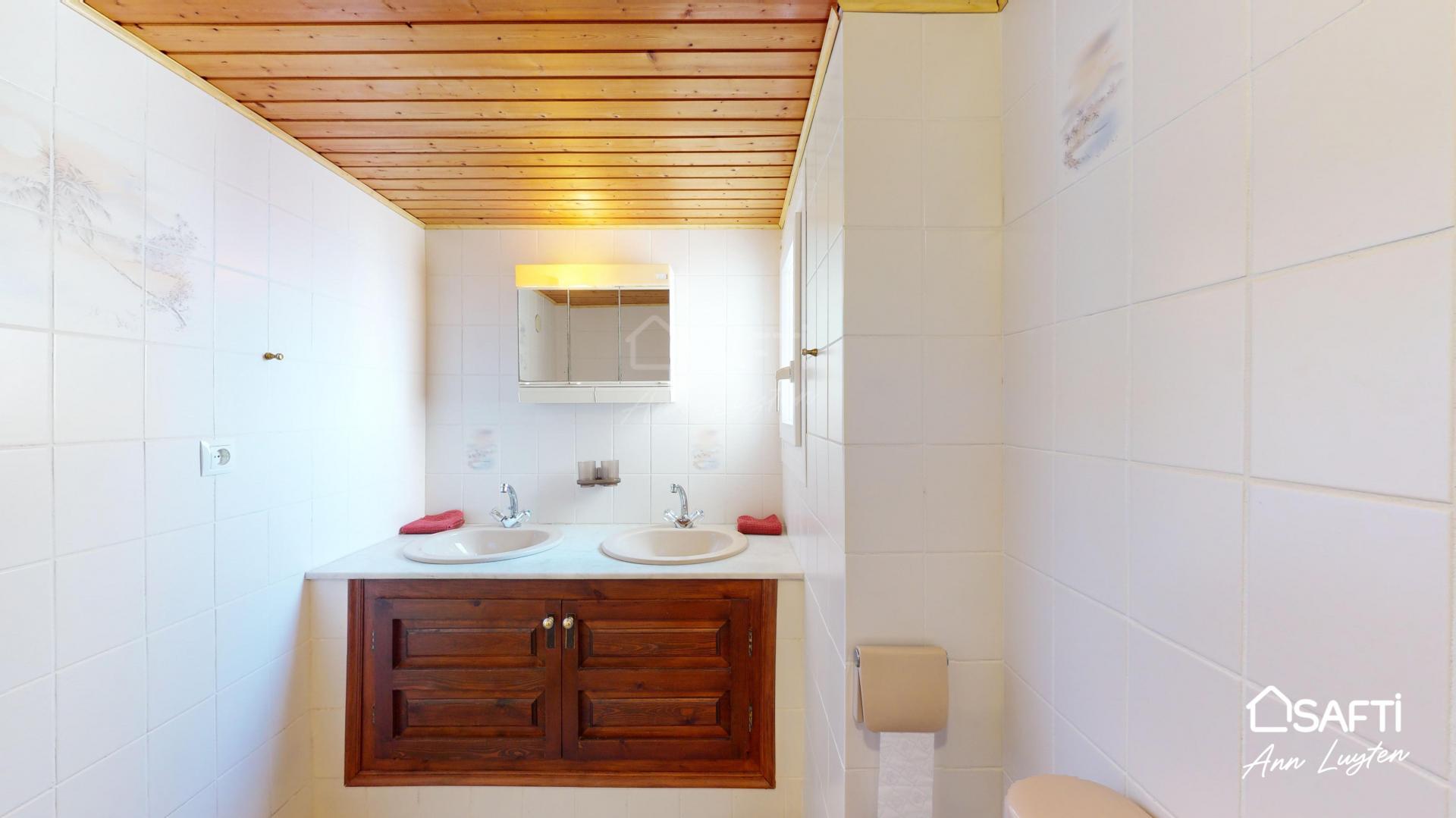 Photo 17 of the listing.