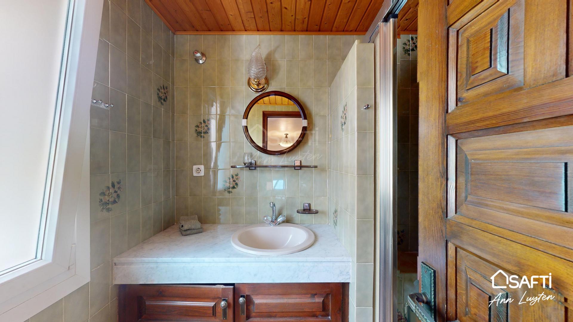 Photo 16 of the listing.