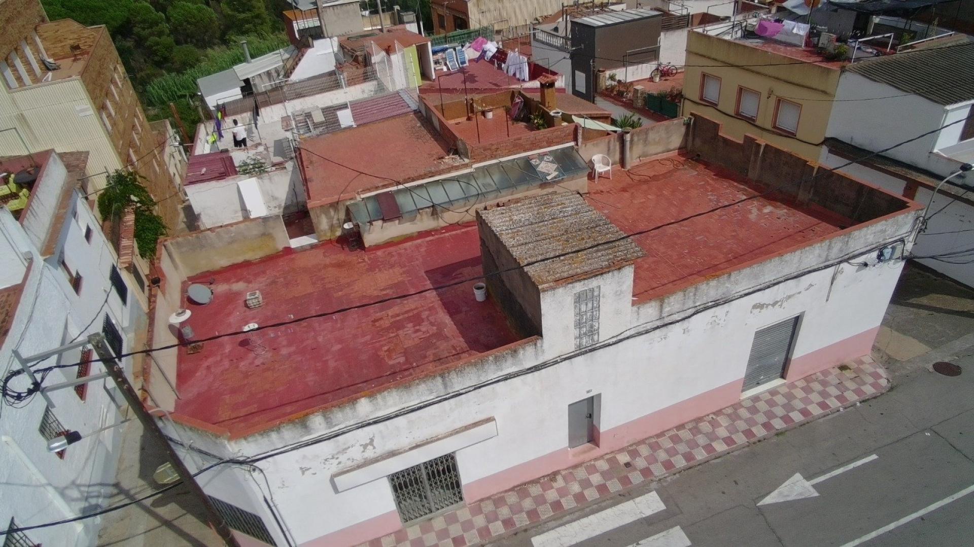 Photo 8 of the listing.