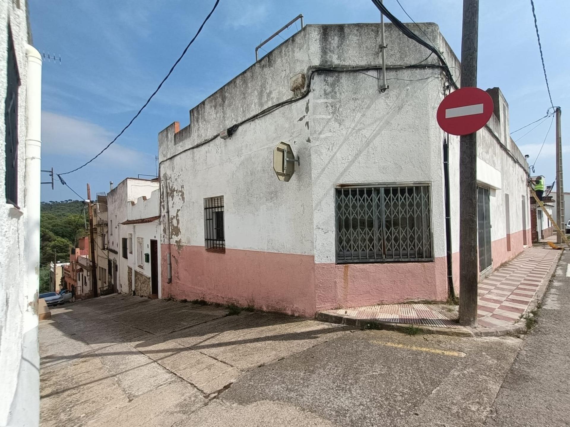 Photo 6 of the listing.