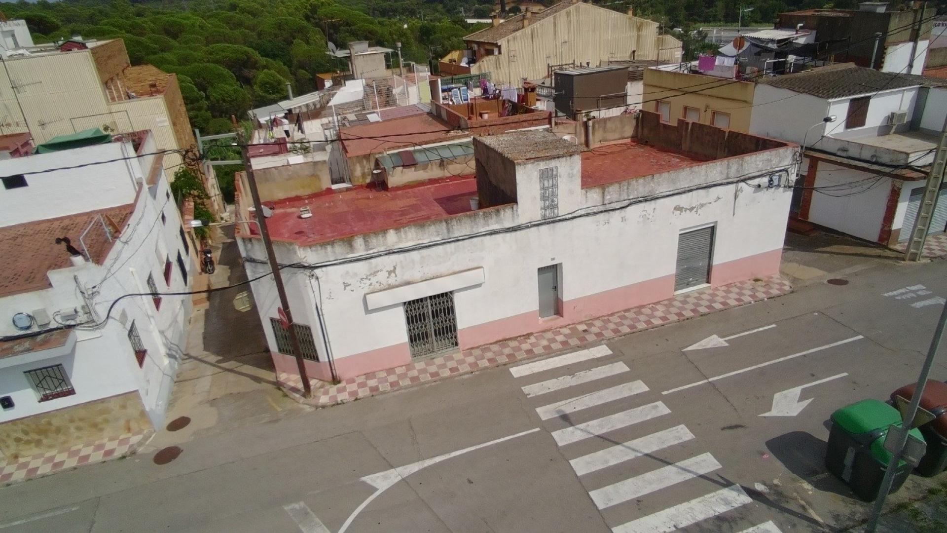 Photo 5 of the listing.