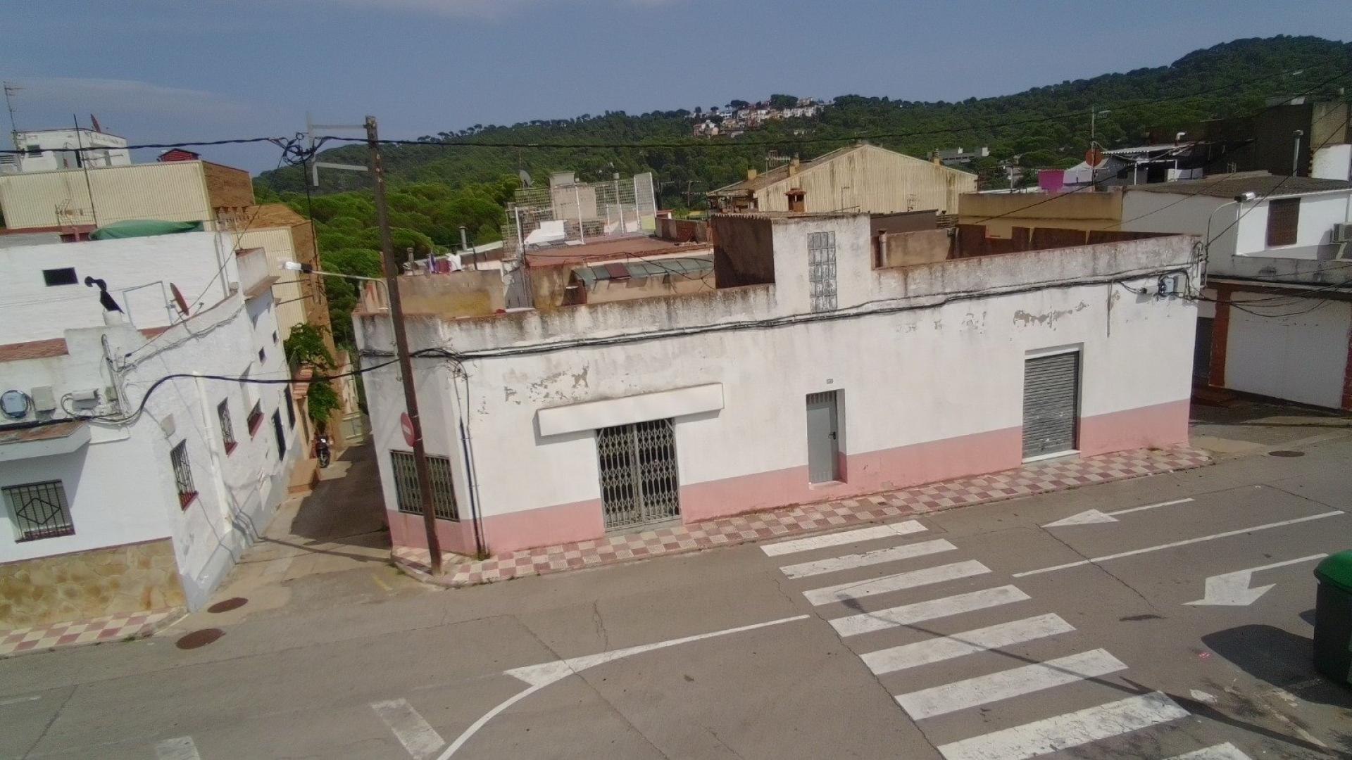 Photo 2 of the listing.