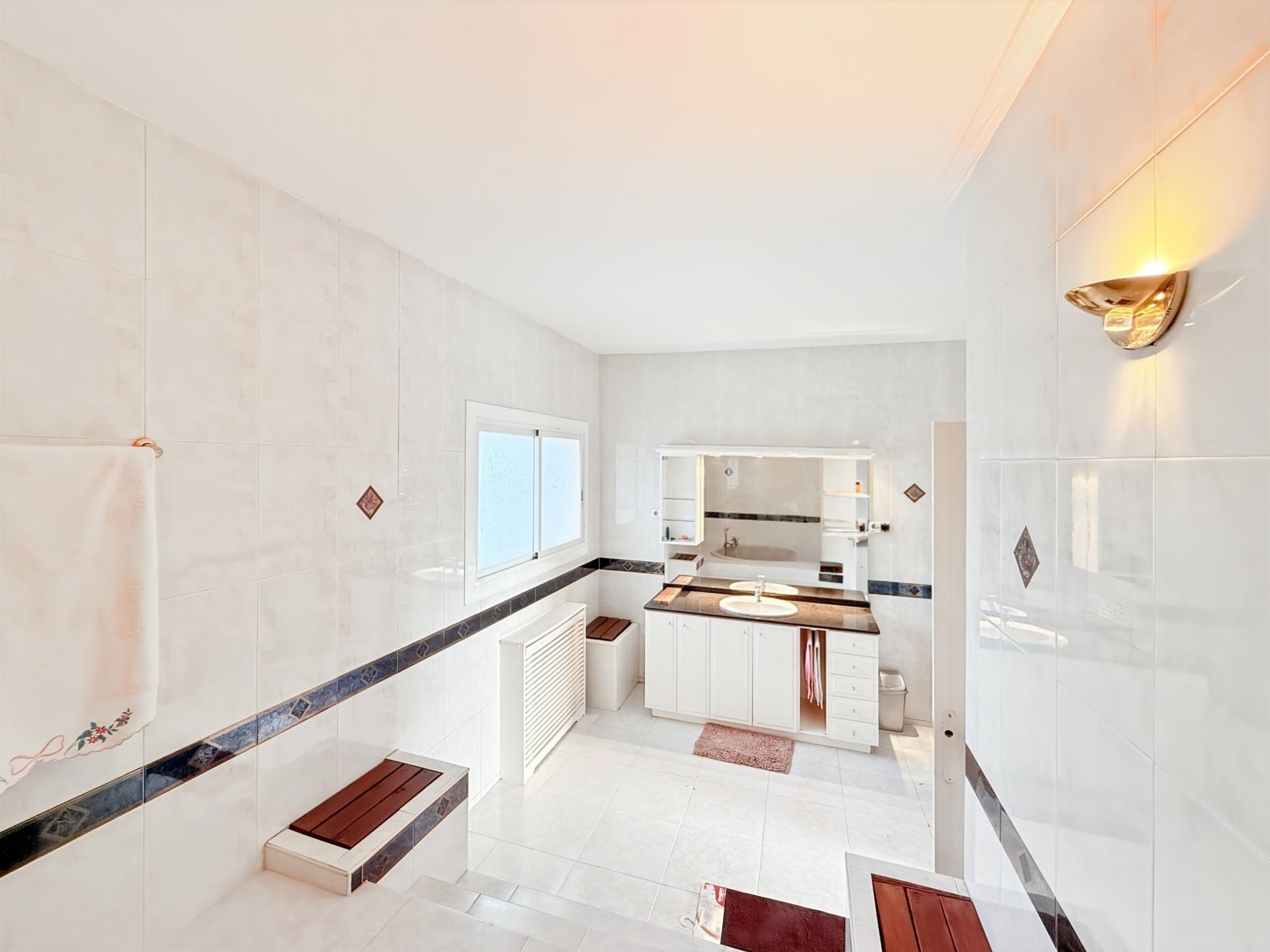 Photo 54 de l'annonce.