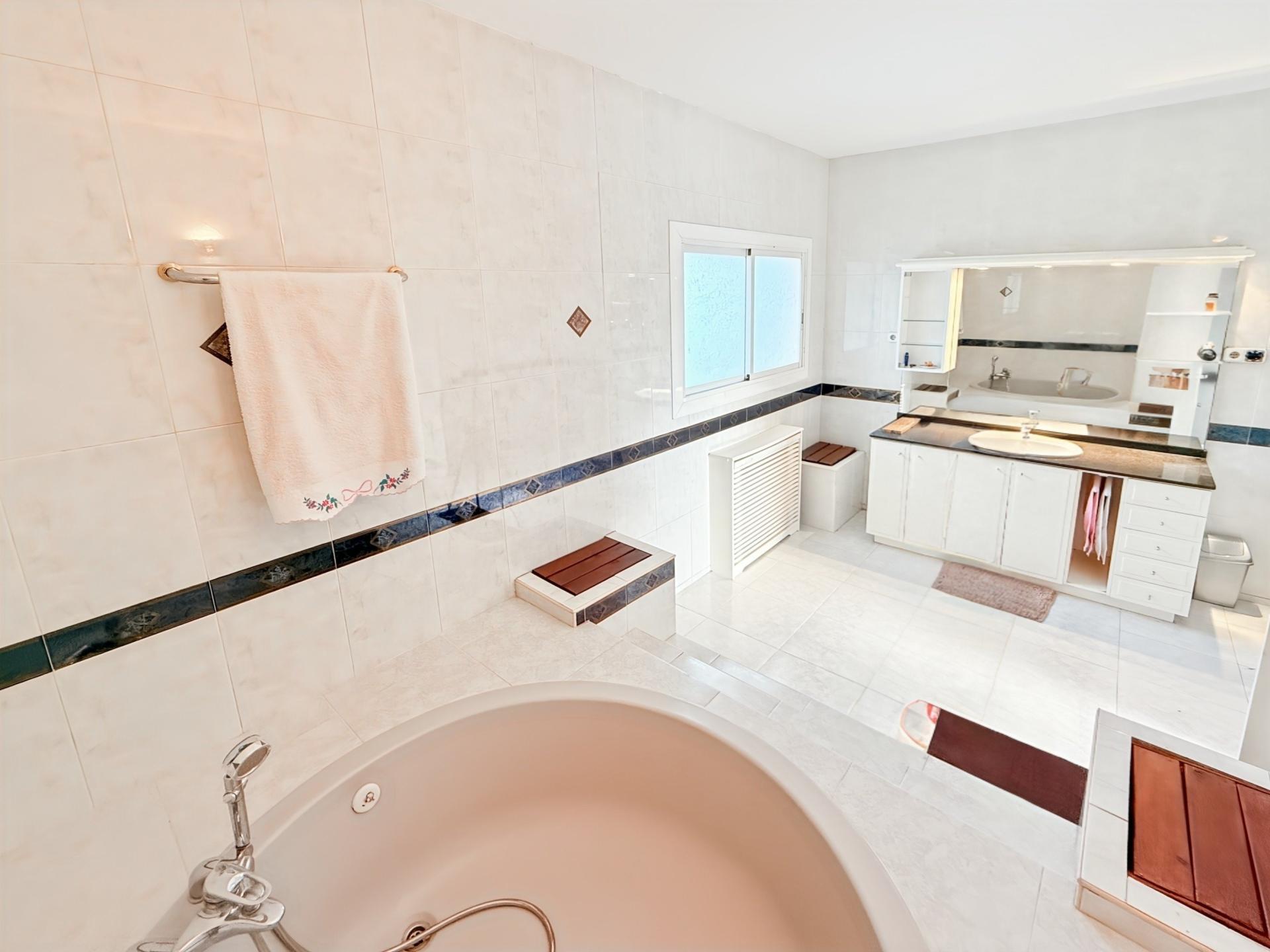 Photo 53 de l'annonce.