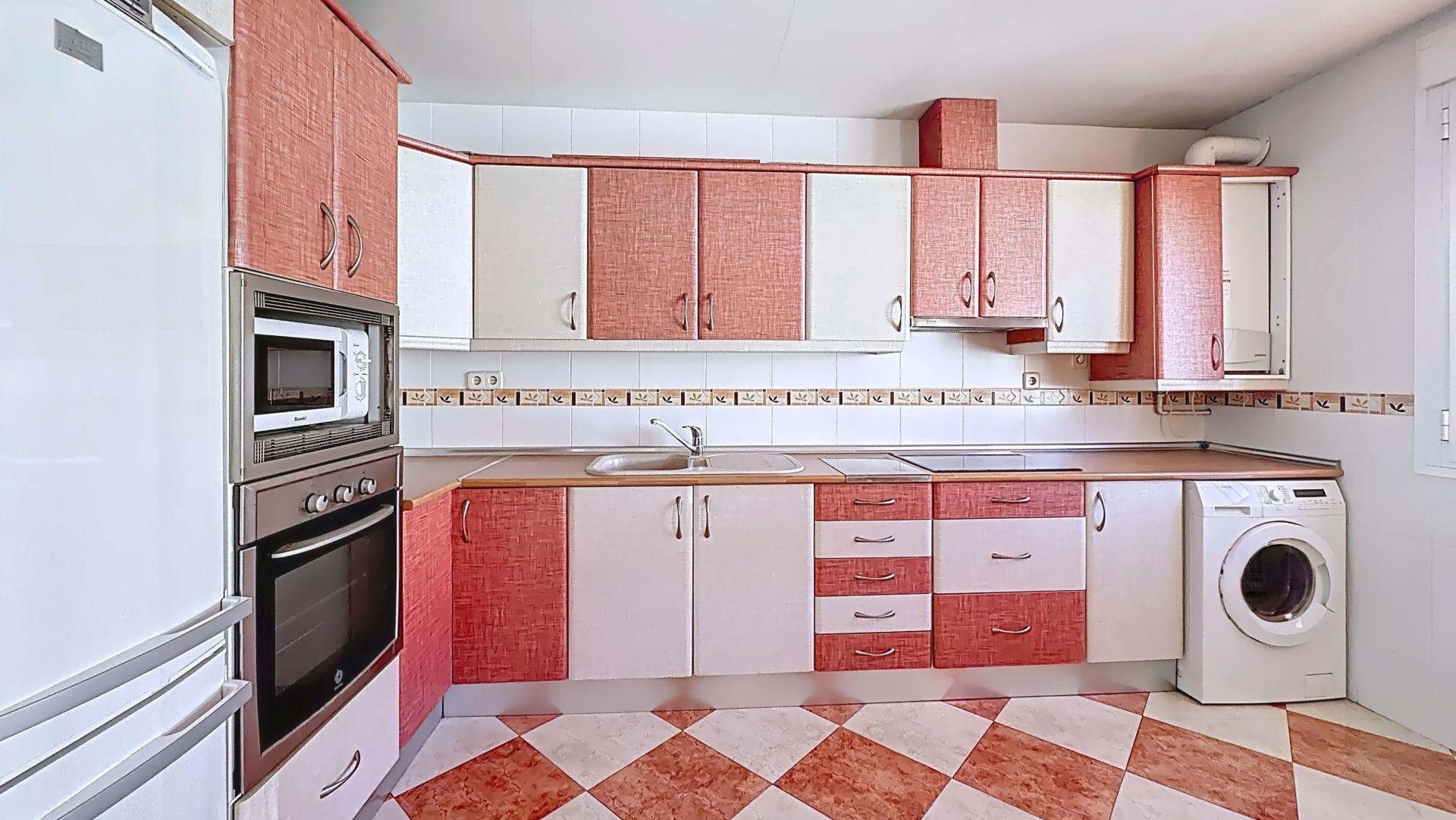 Photo 2 of the listing.