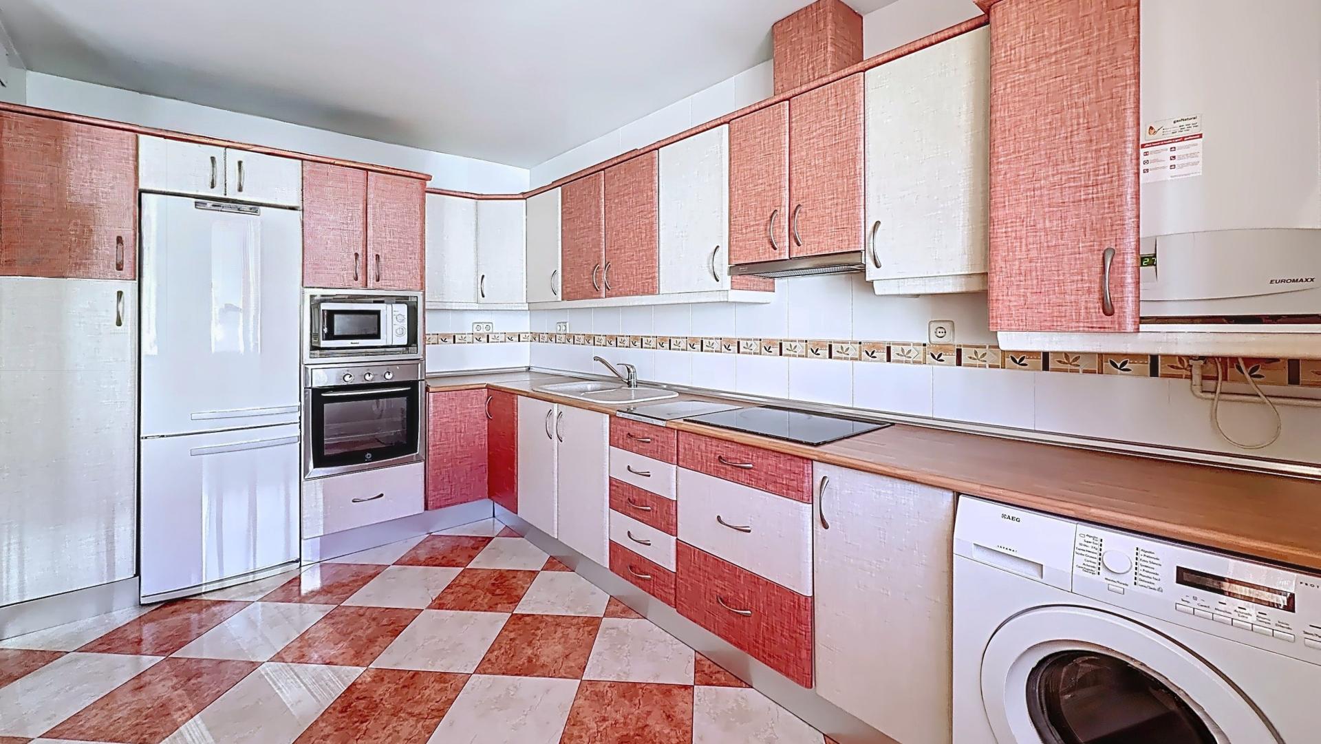 Photo 7 of the listing.