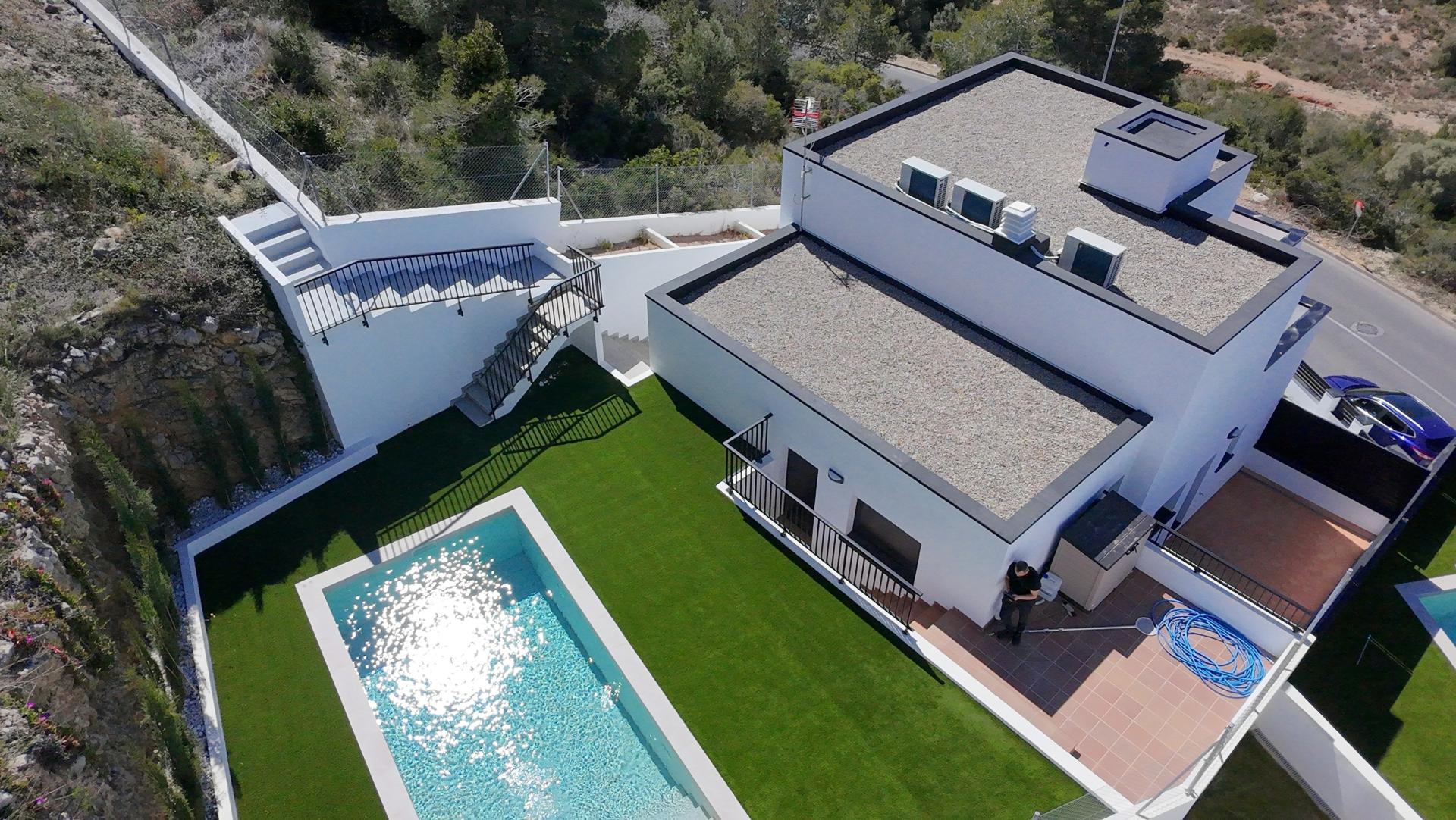 Photo 3 of the listing.