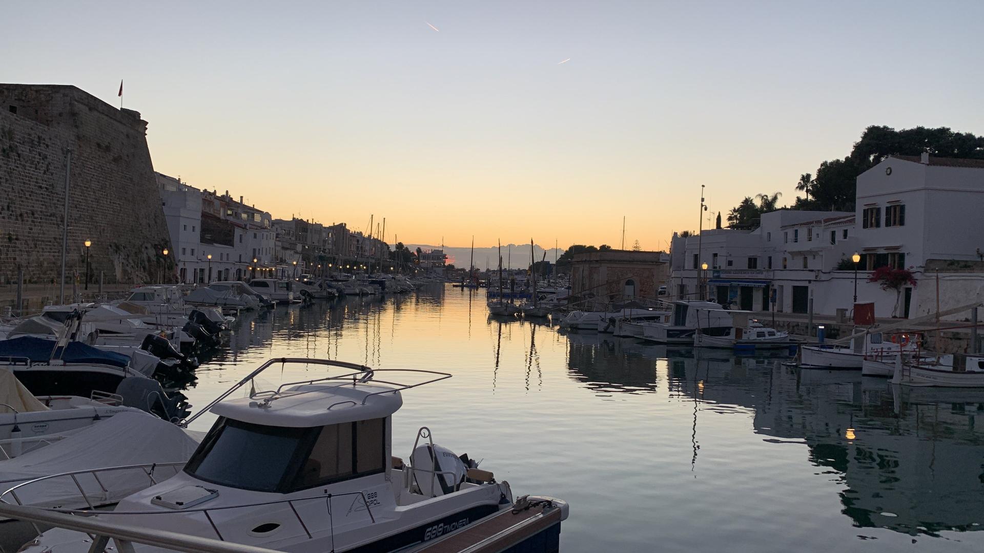 Photo 2 of the listing.