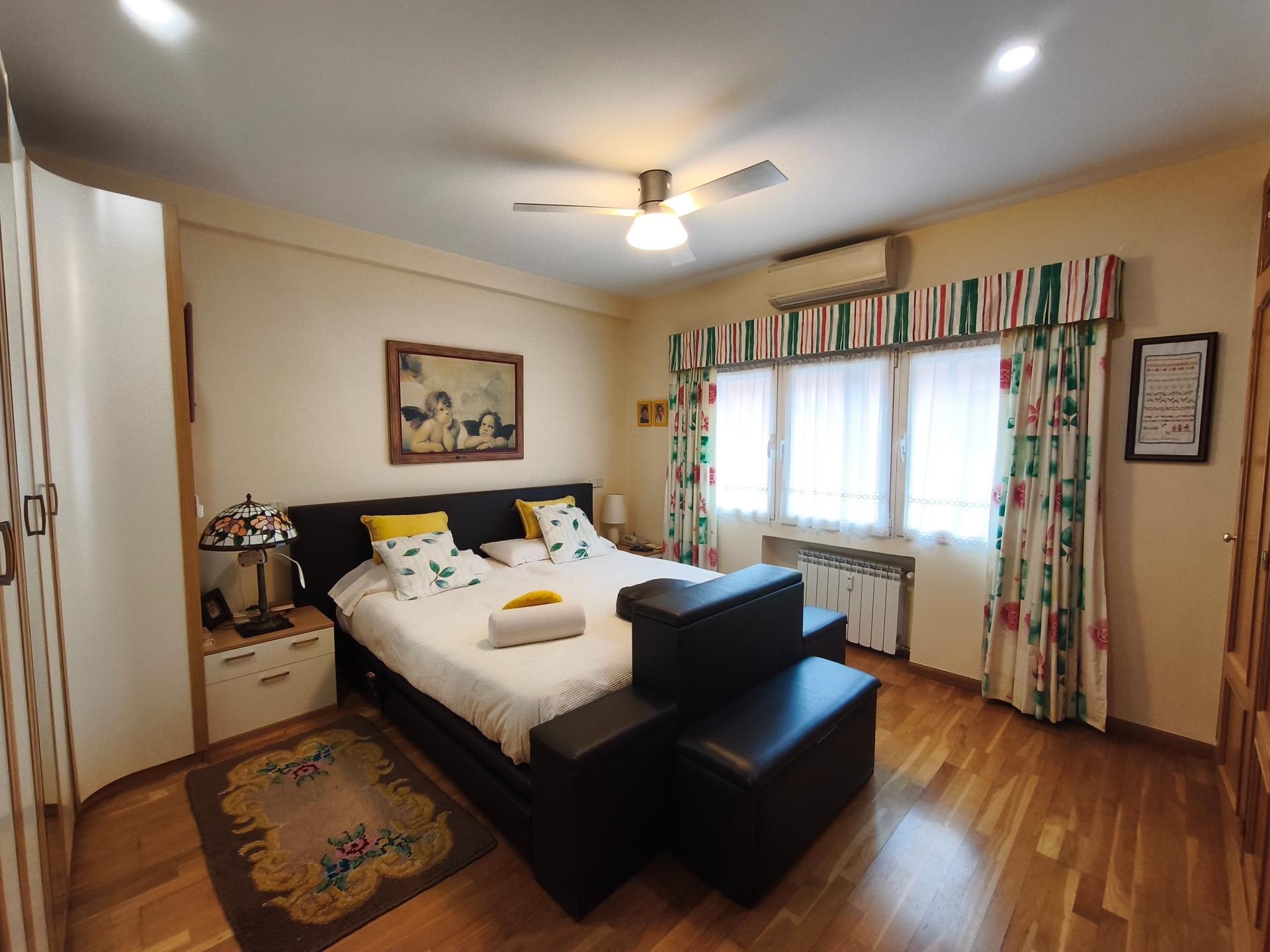 Photo 2 of the listing.