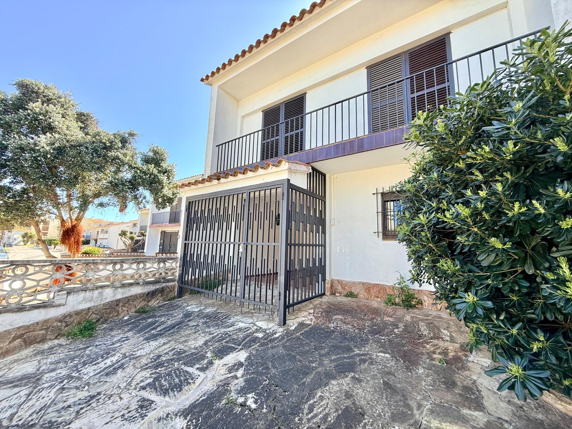 Photo 3 of the listing.