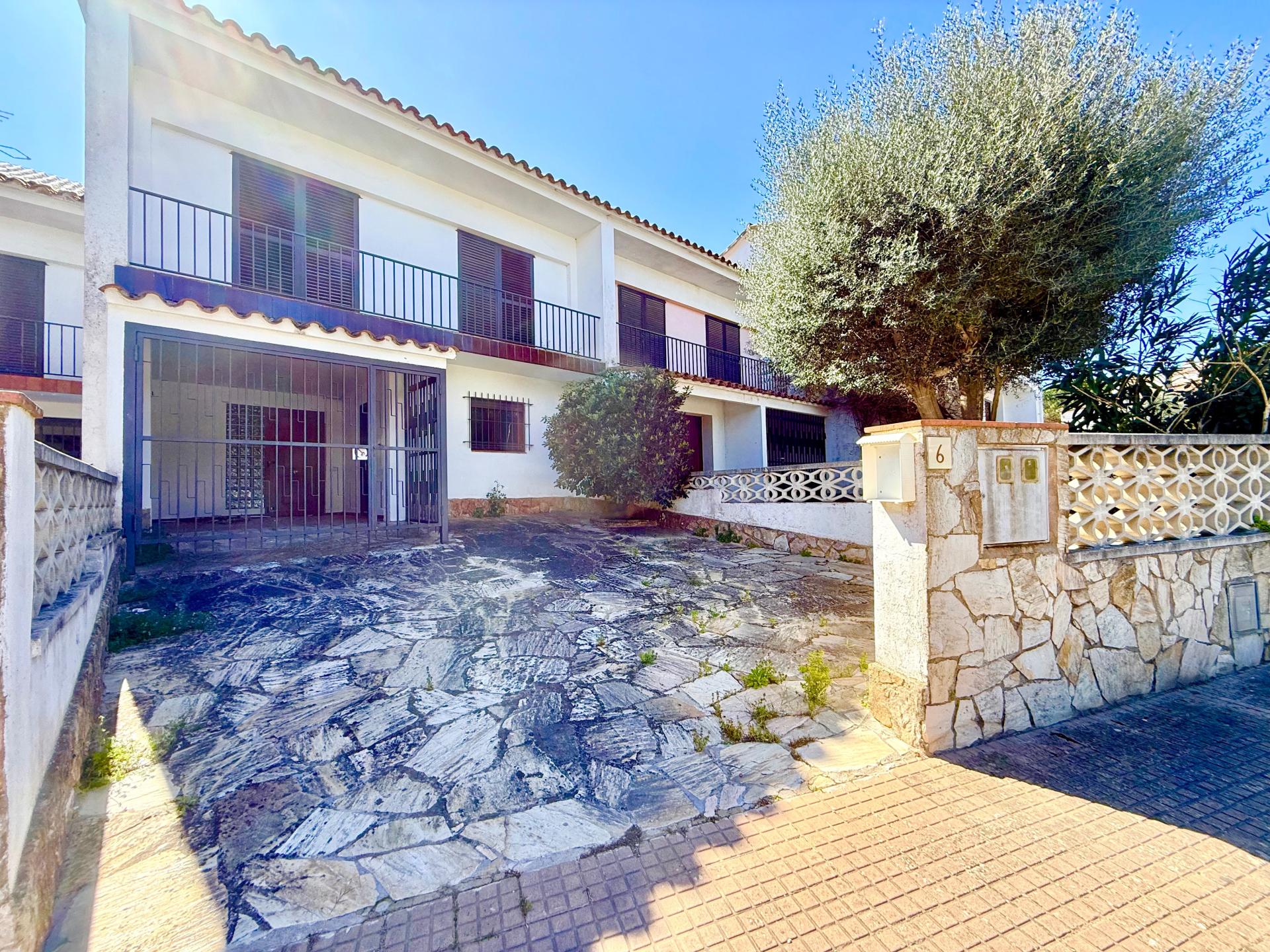 Photo 4 of the listing.