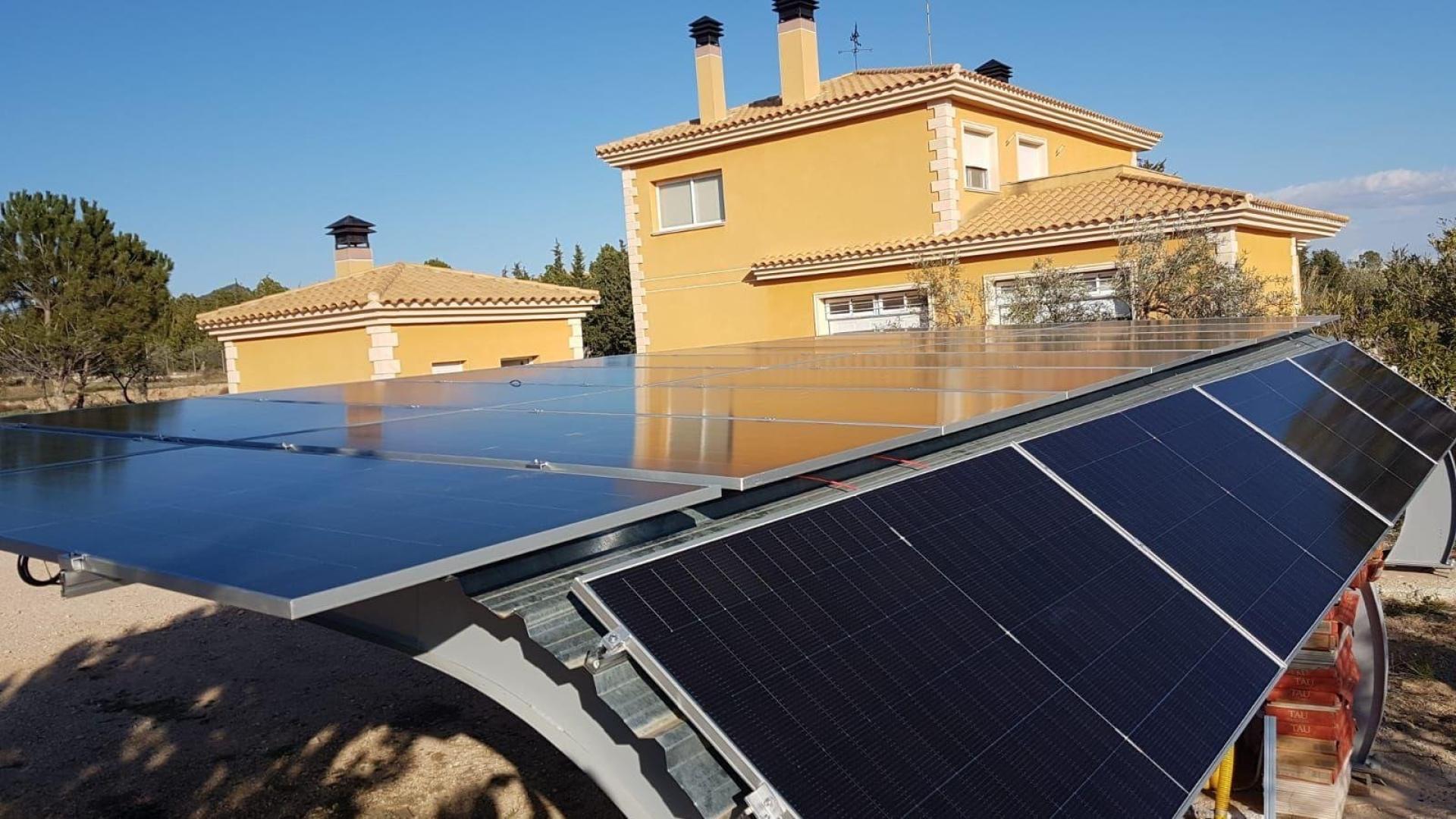 Photo 14 of the listing.