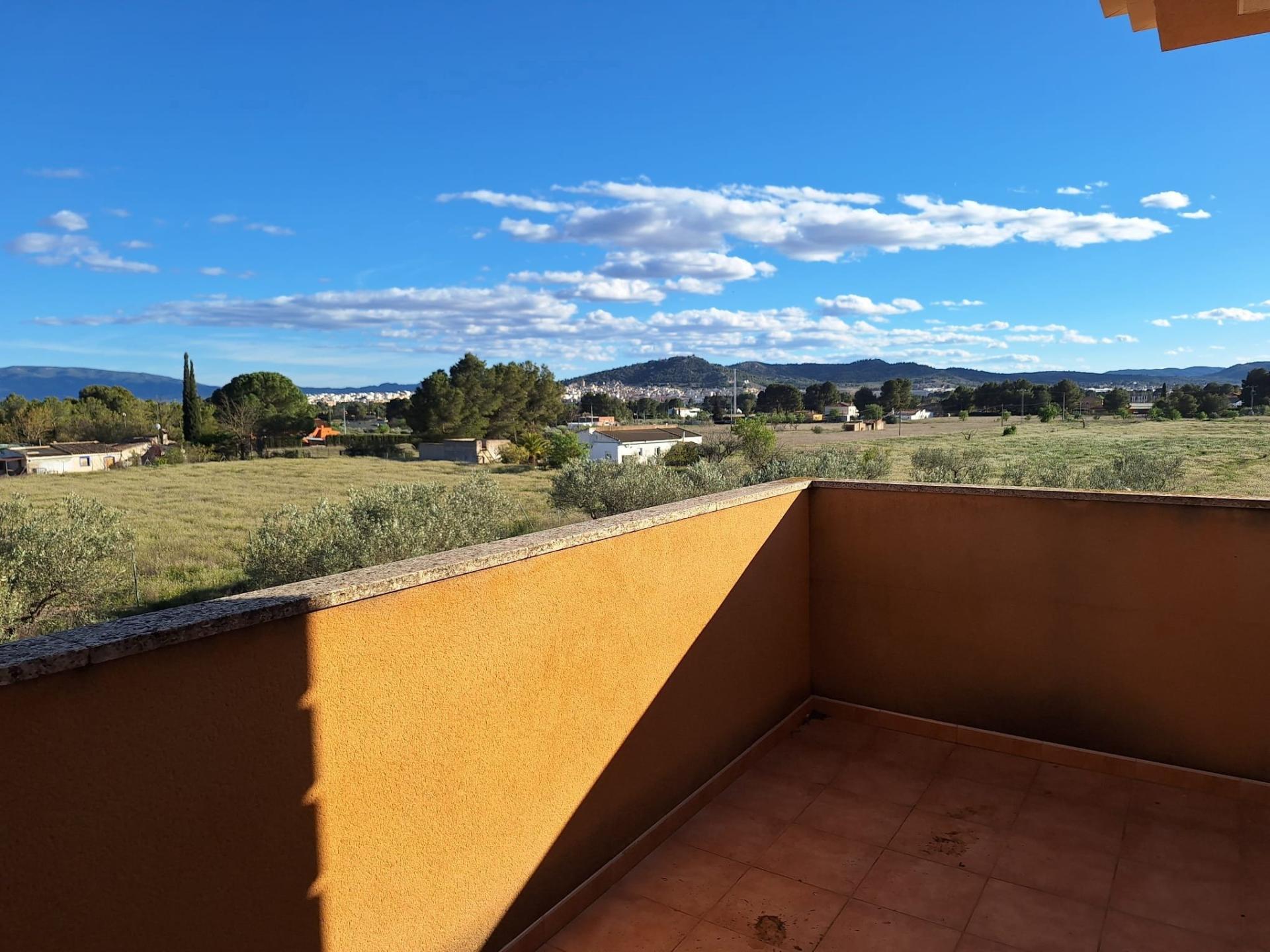 Photo 5 of the listing.