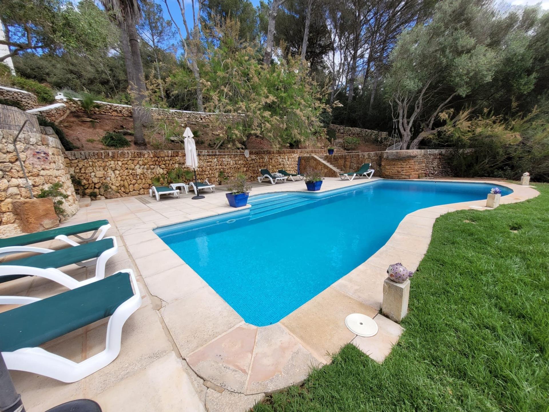 Photo 2 of the listing.