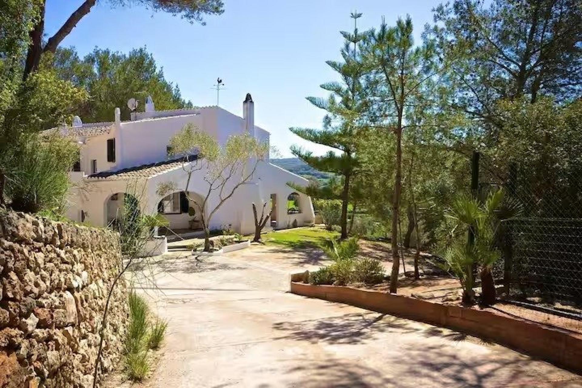 Photo 10 of the listing.